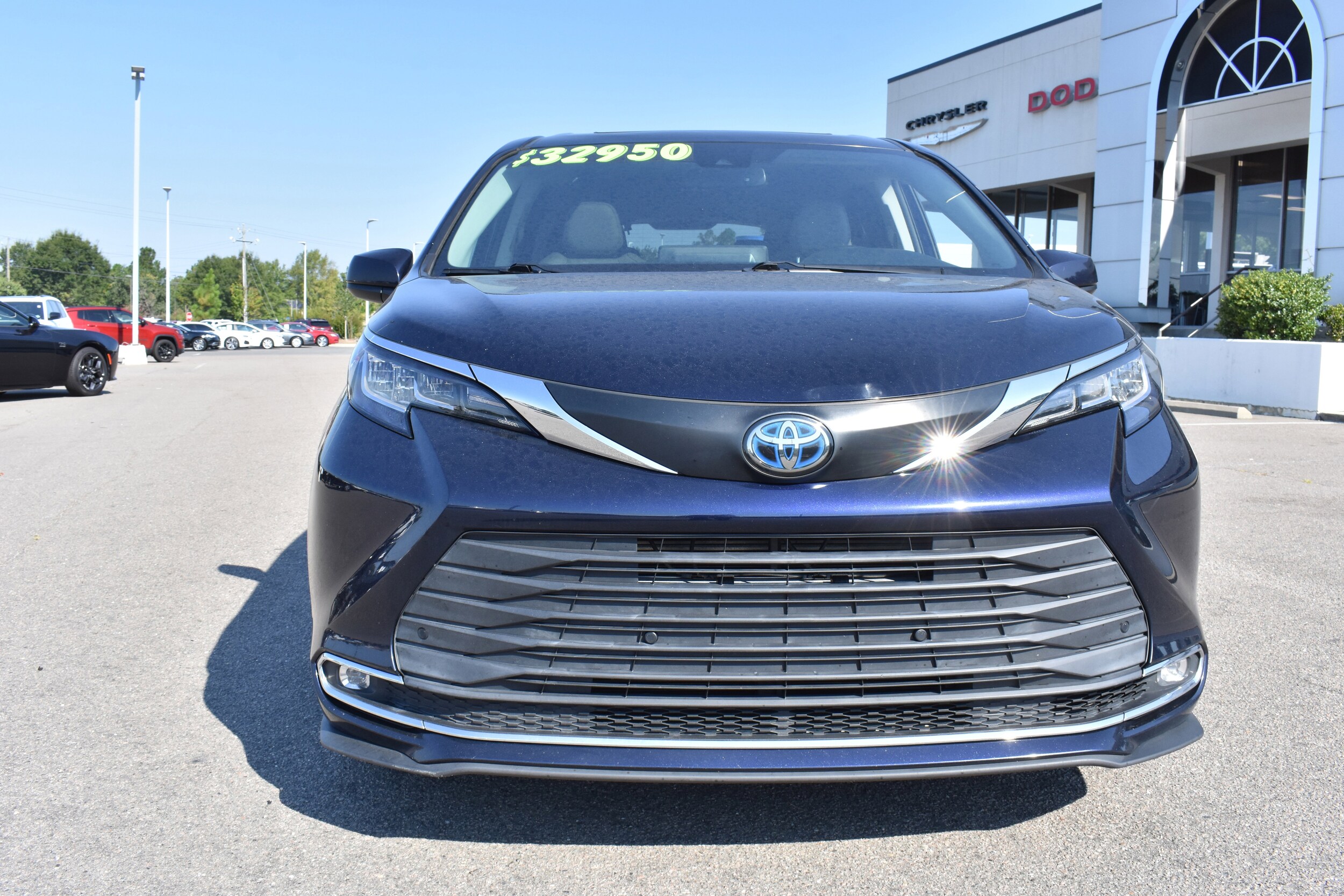 2022 Toyota Sienna XLE photo 3