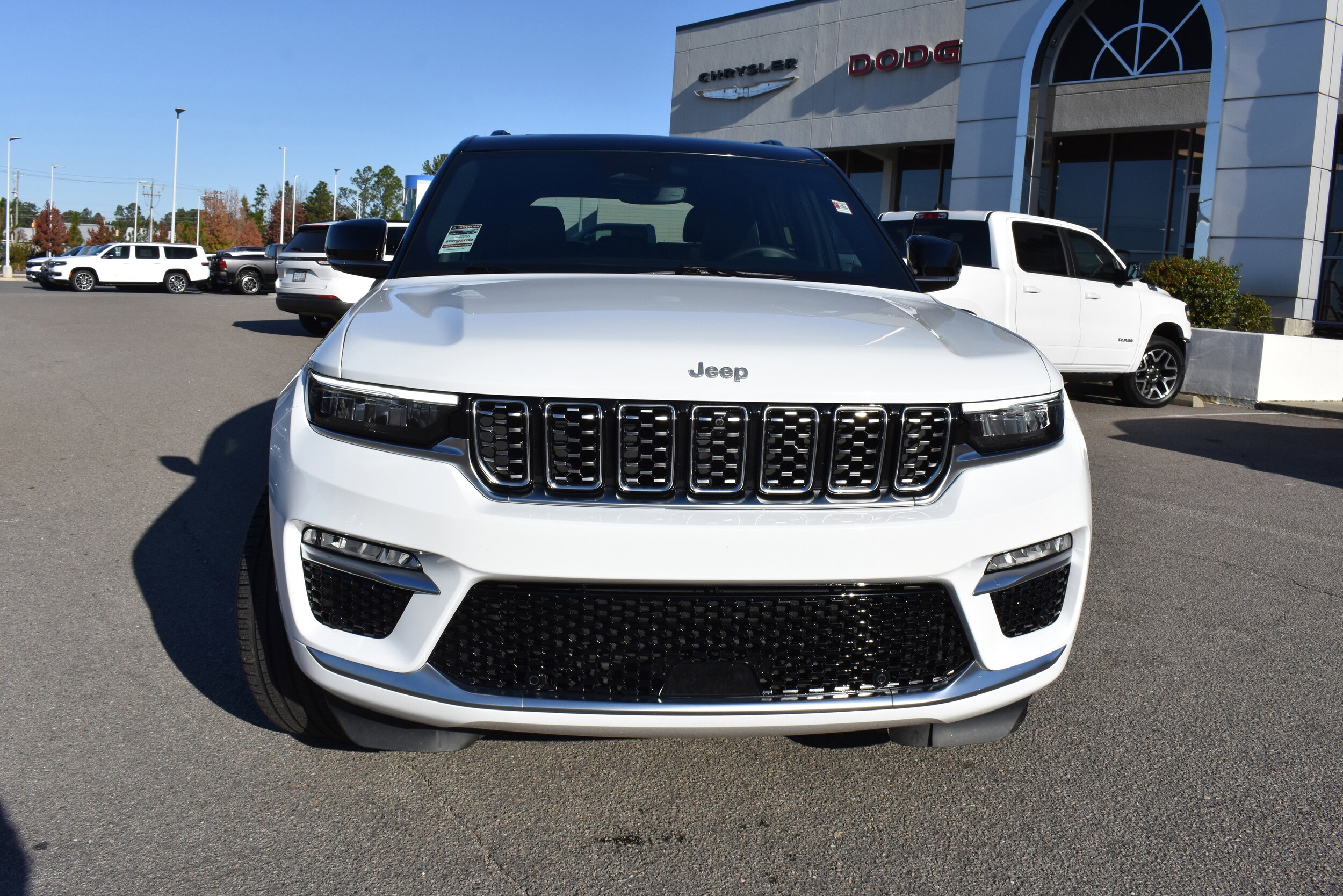 2025 Jeep Grand Cherokee Summit photo 3