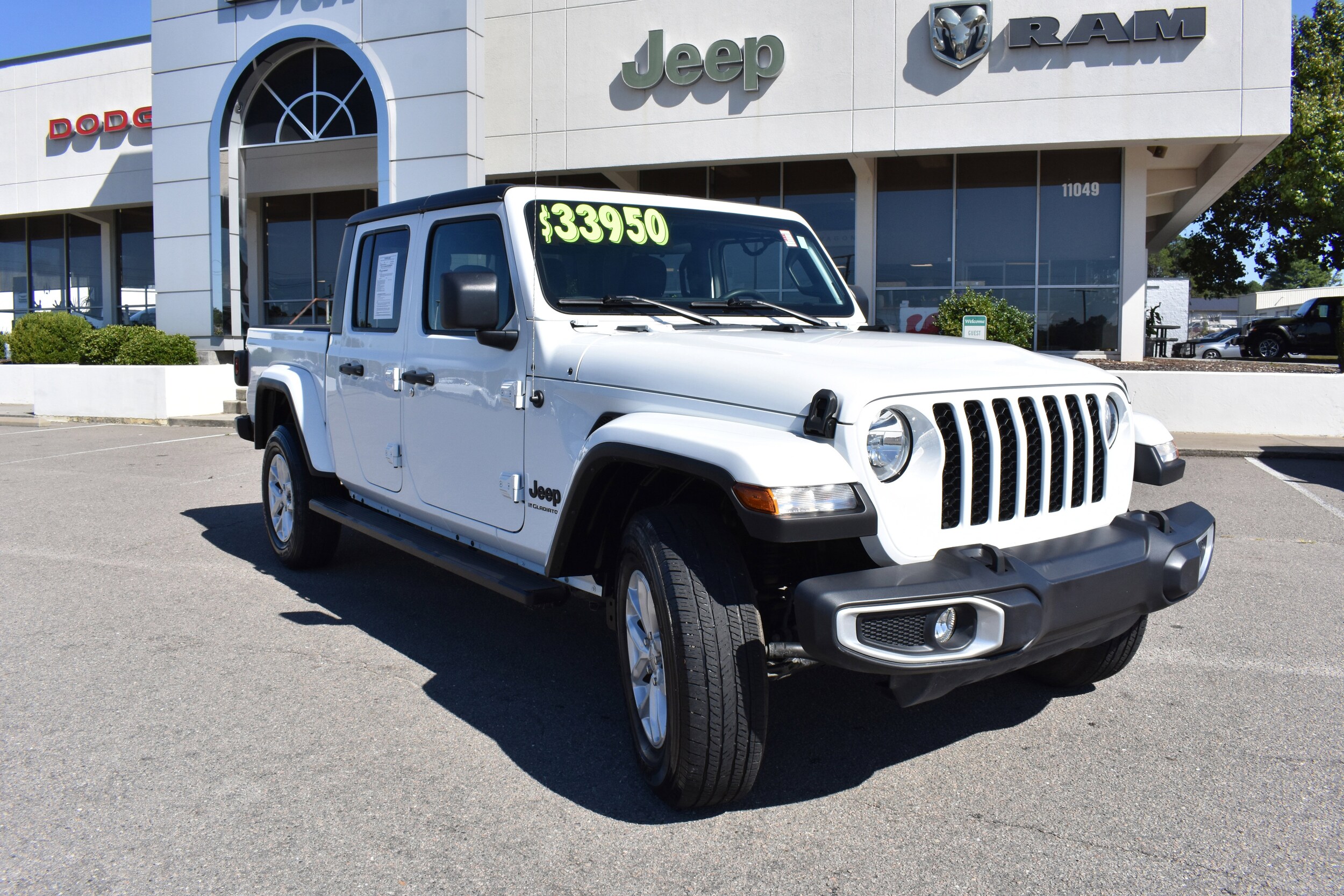 2023 Jeep Gladiator Sport photo 2