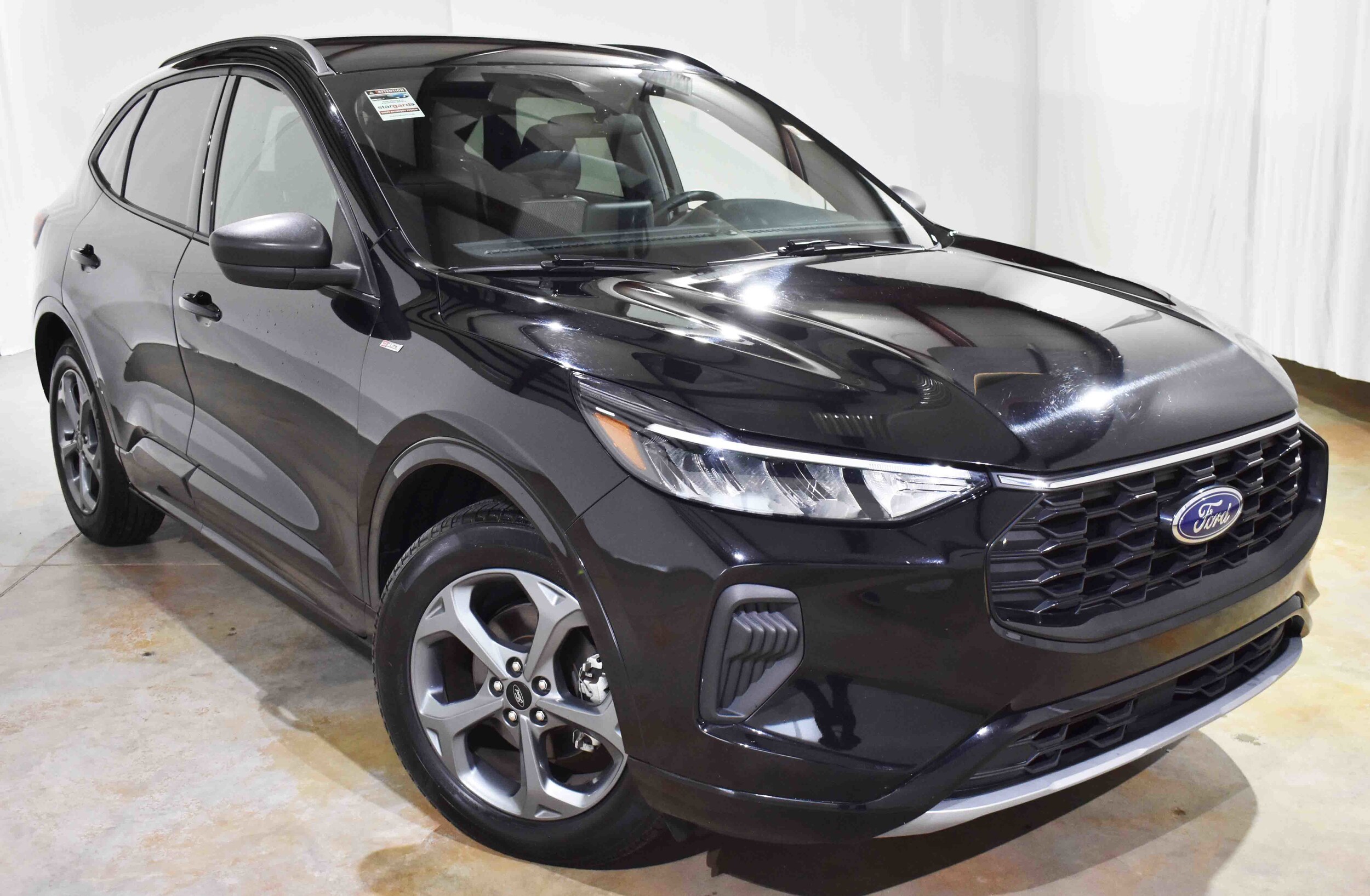 2024 Ford Escape ST-Line photo 2