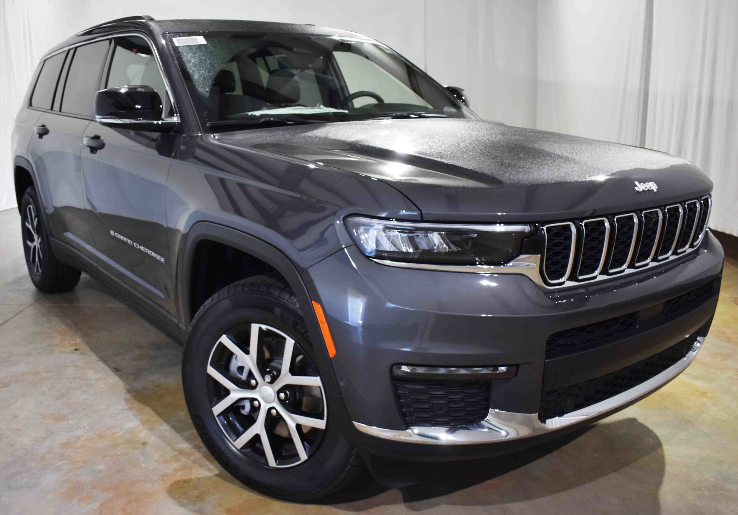 2025 Jeep Grand Cherokee Limited photo 2