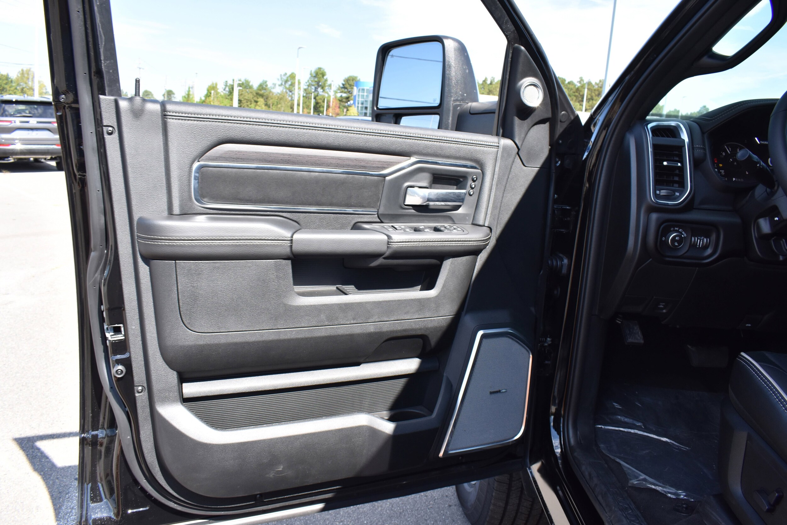 2026 RAM 2500 Laramie - Photo 24