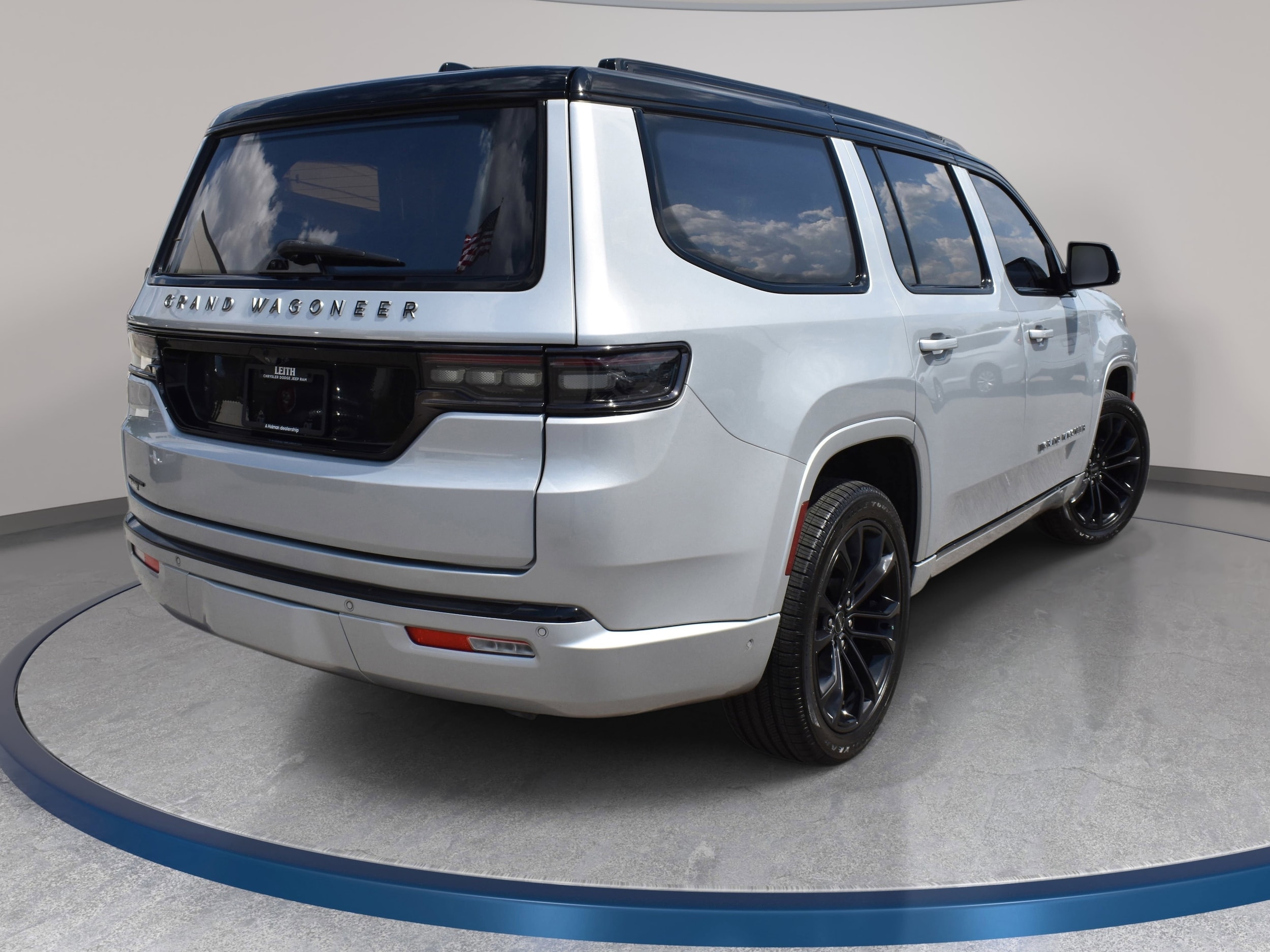 View vehicle photo 7