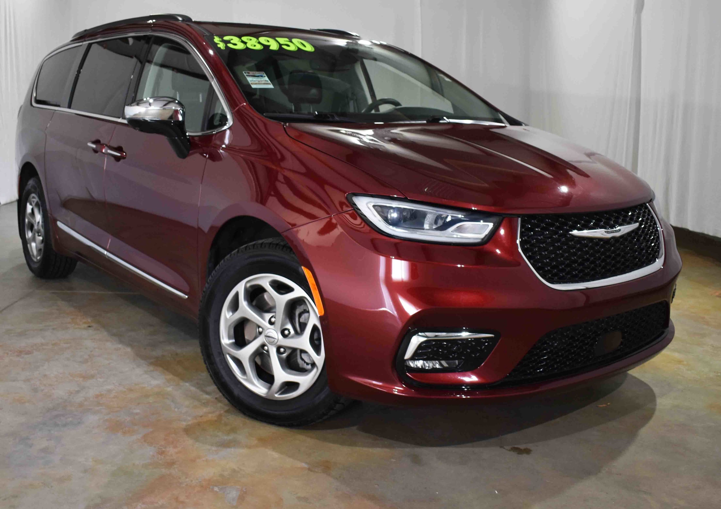 2023 Chrysler Pacifica Limited photo 2