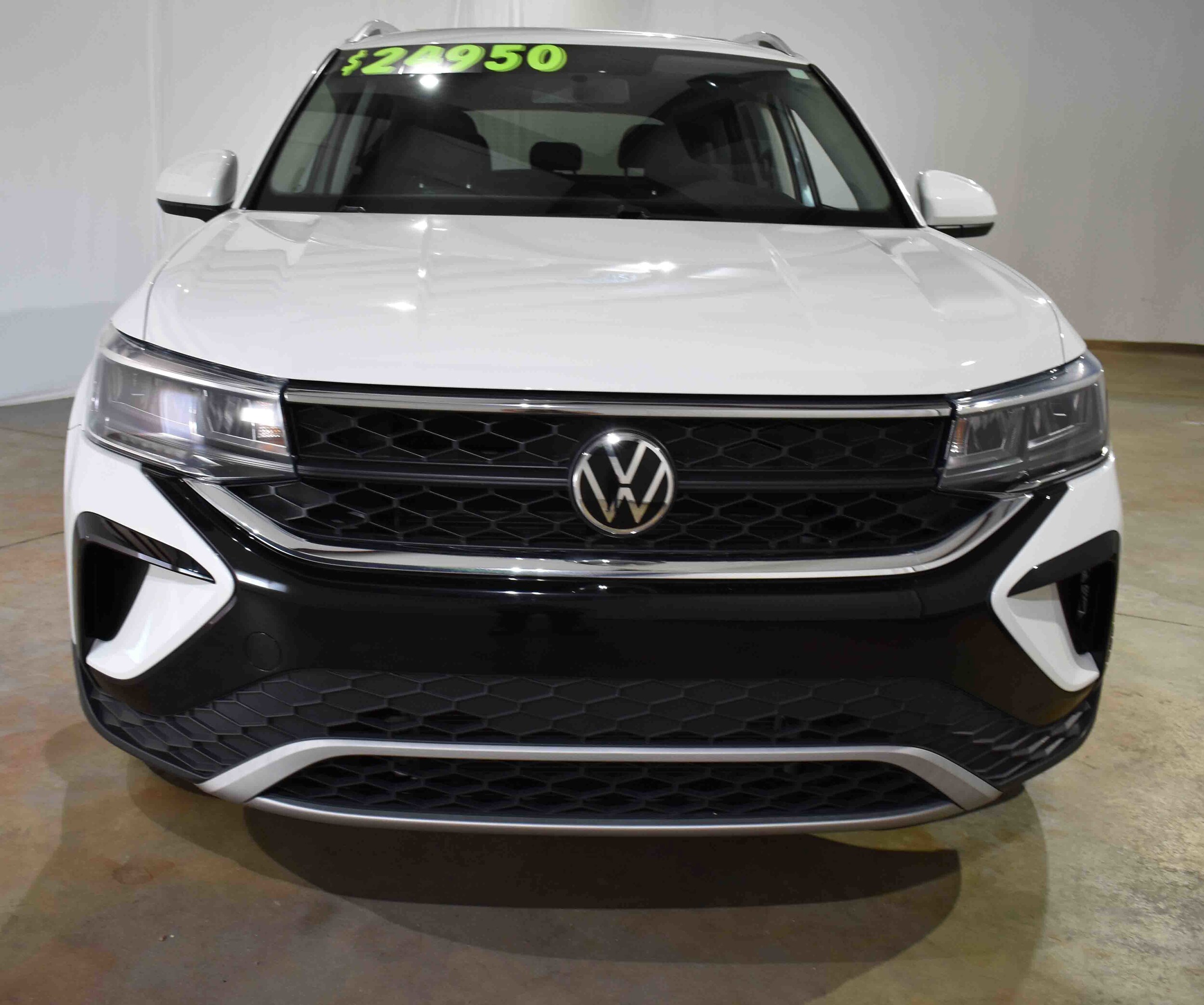 2022 Volkswagen Taos SE photo 3