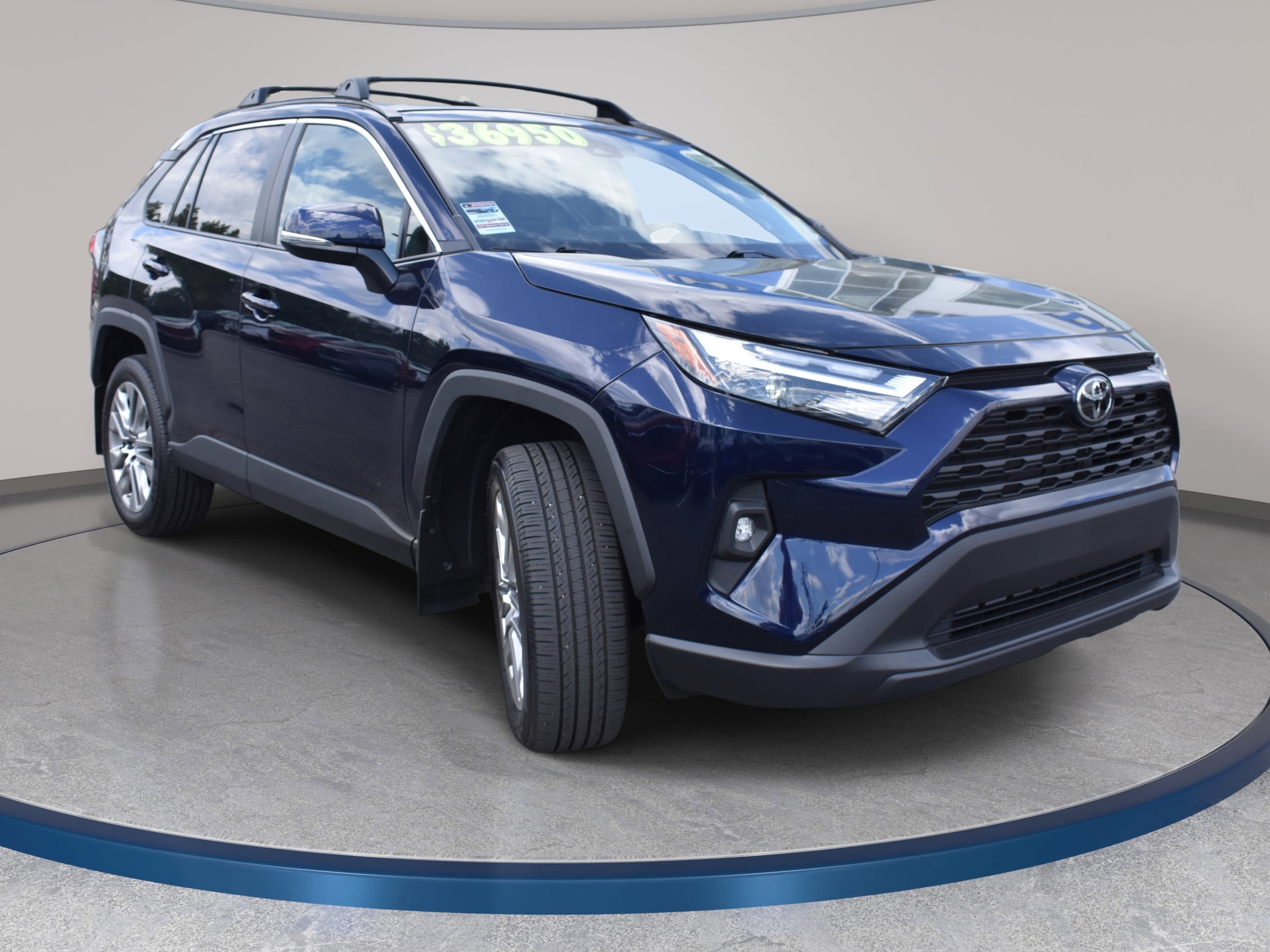 View vehicle photo 4