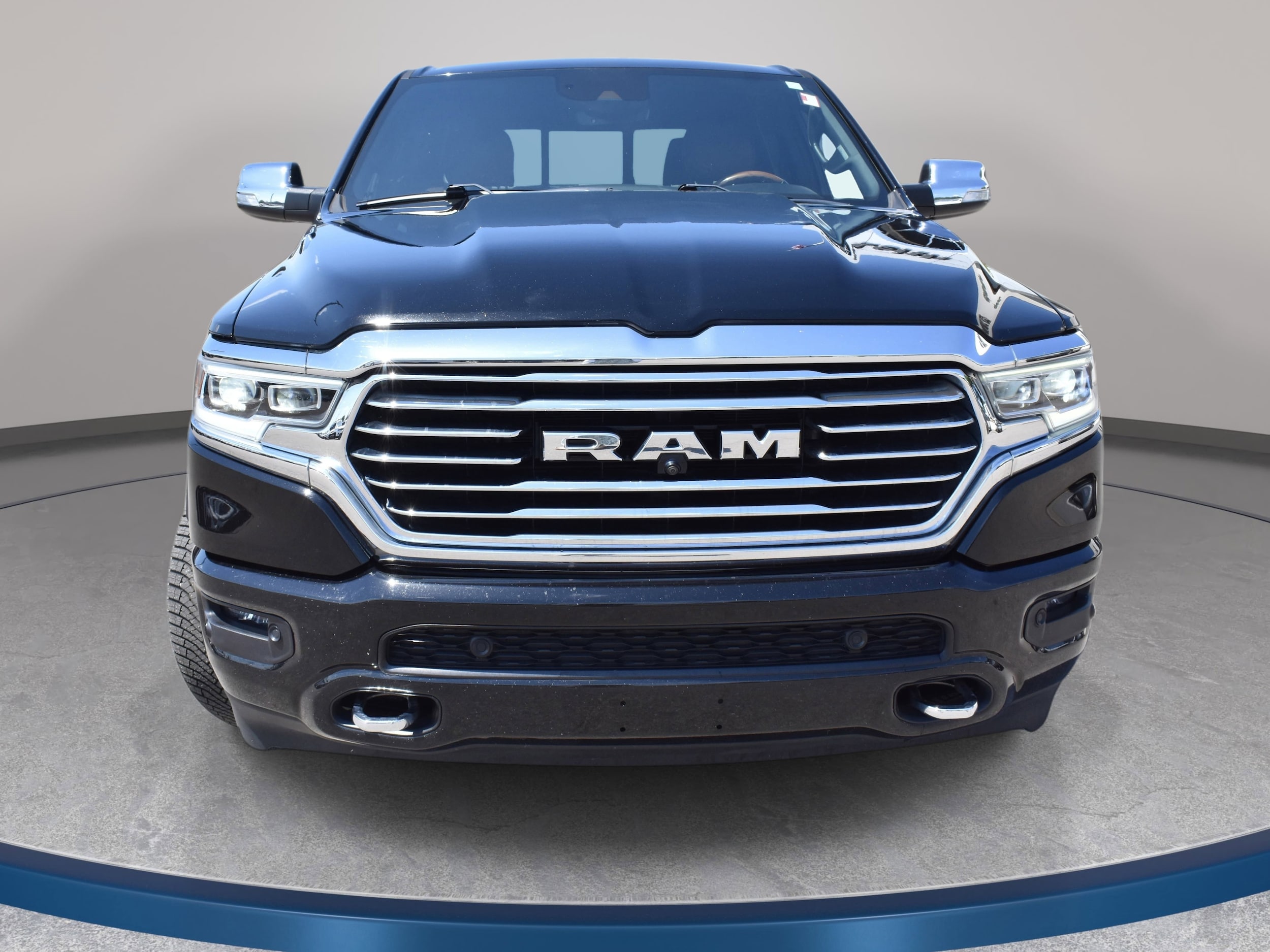 View vehicle photo 3