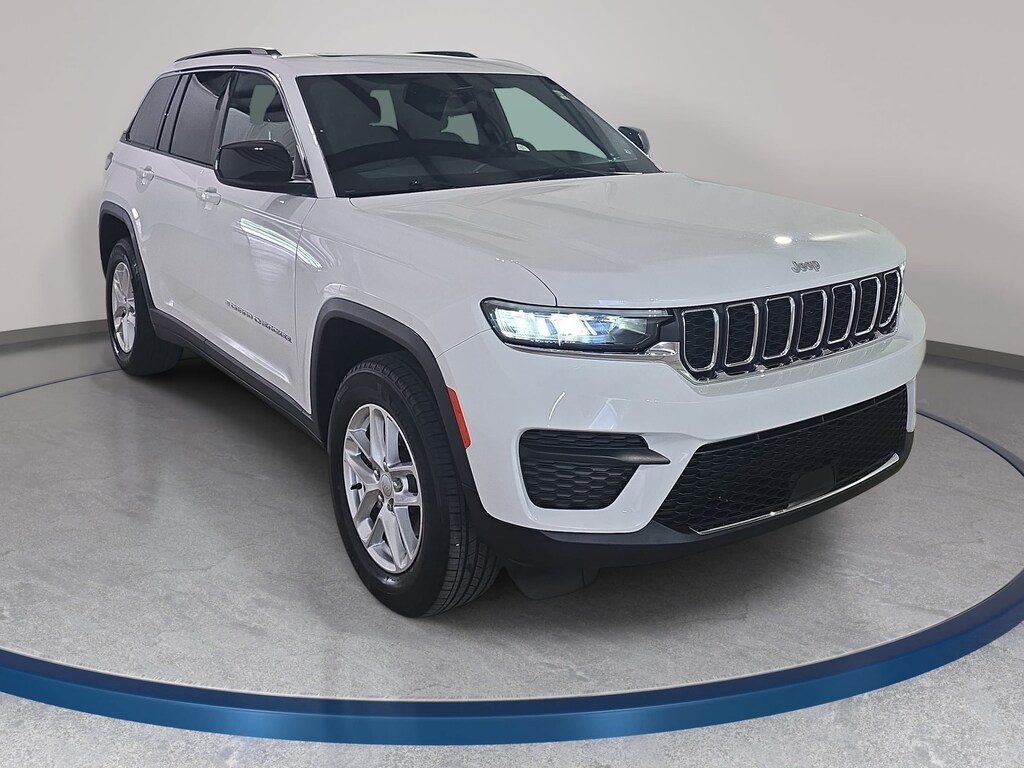 Used 2024 Jeep Grand Cherokee Laredo SUV