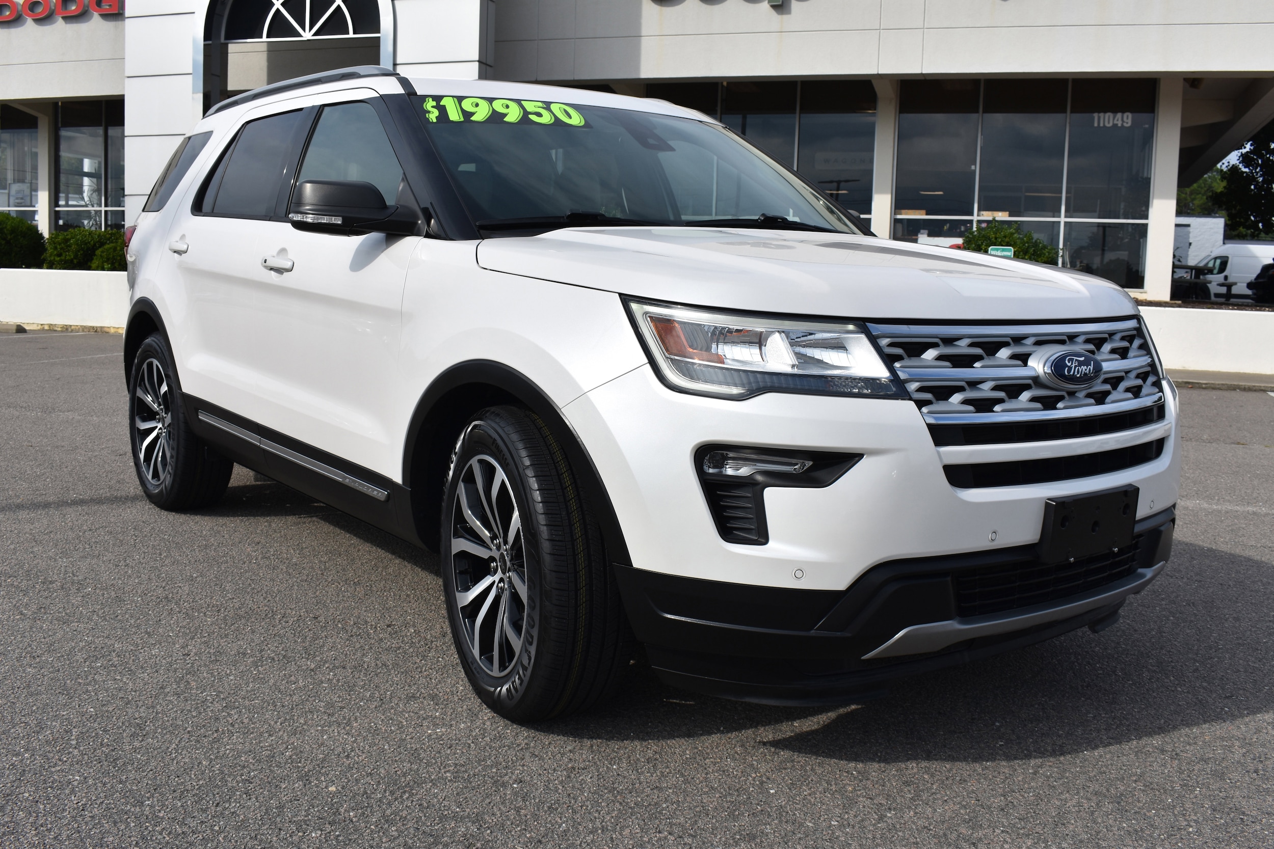 2019 Ford Explorer XLT photo 2