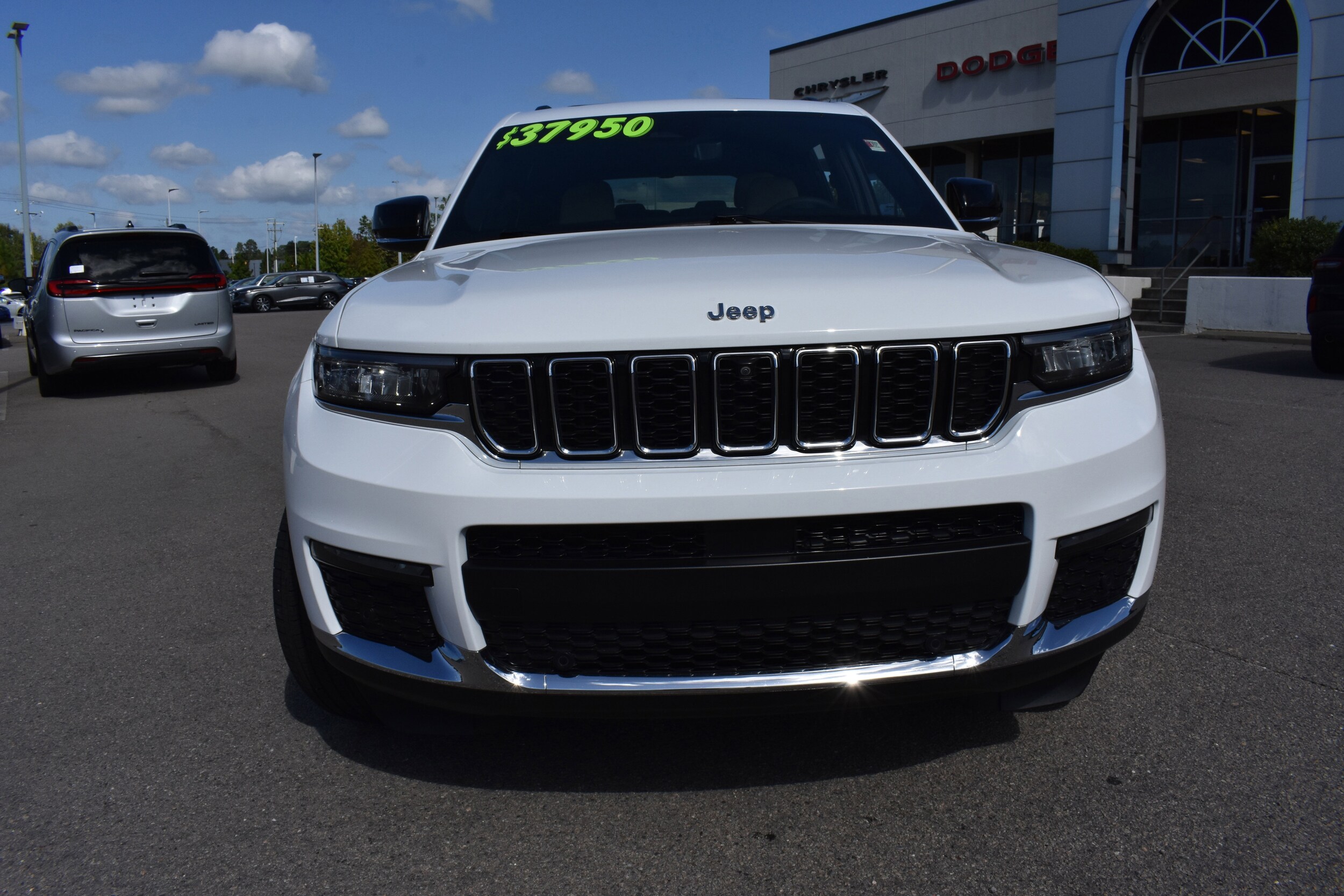 2023 Jeep Grand Cherokee Limited photo 3