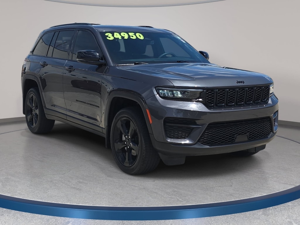 Used 2023 Jeep Grand Cherokee Laredo SUV