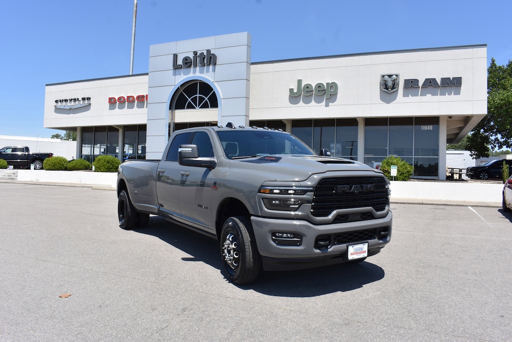 New 2026 Ram 3500 LARAMIE CREW CAB 4X4 8' BOX Pickup