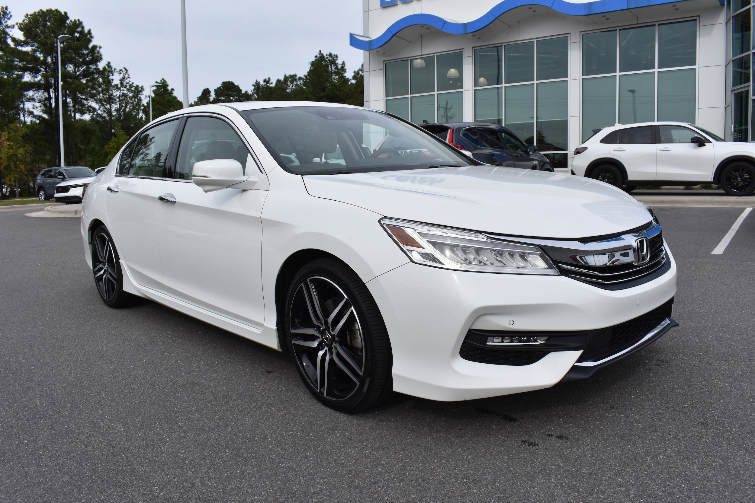2016 Honda Accord Touring photo 2