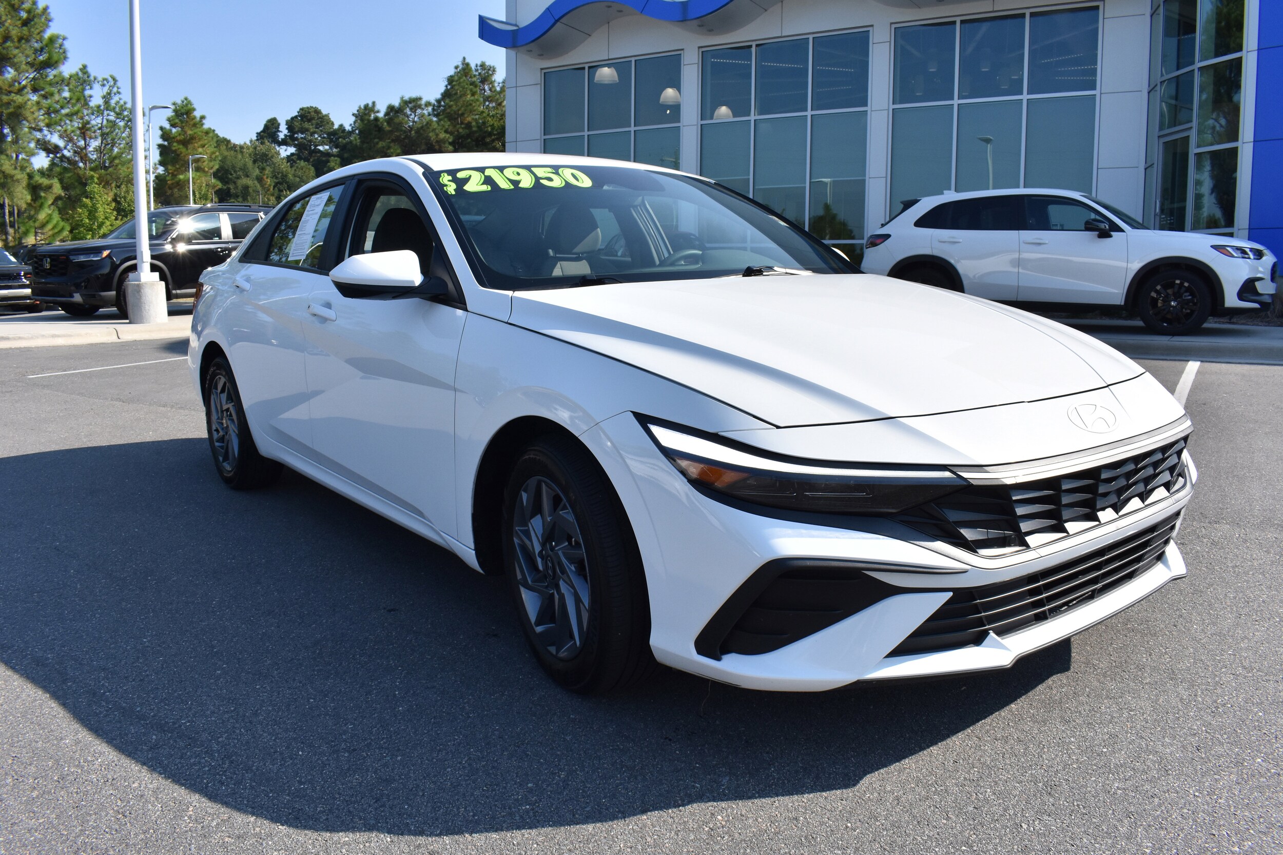 2024 Hyundai Elantra SEL photo 2