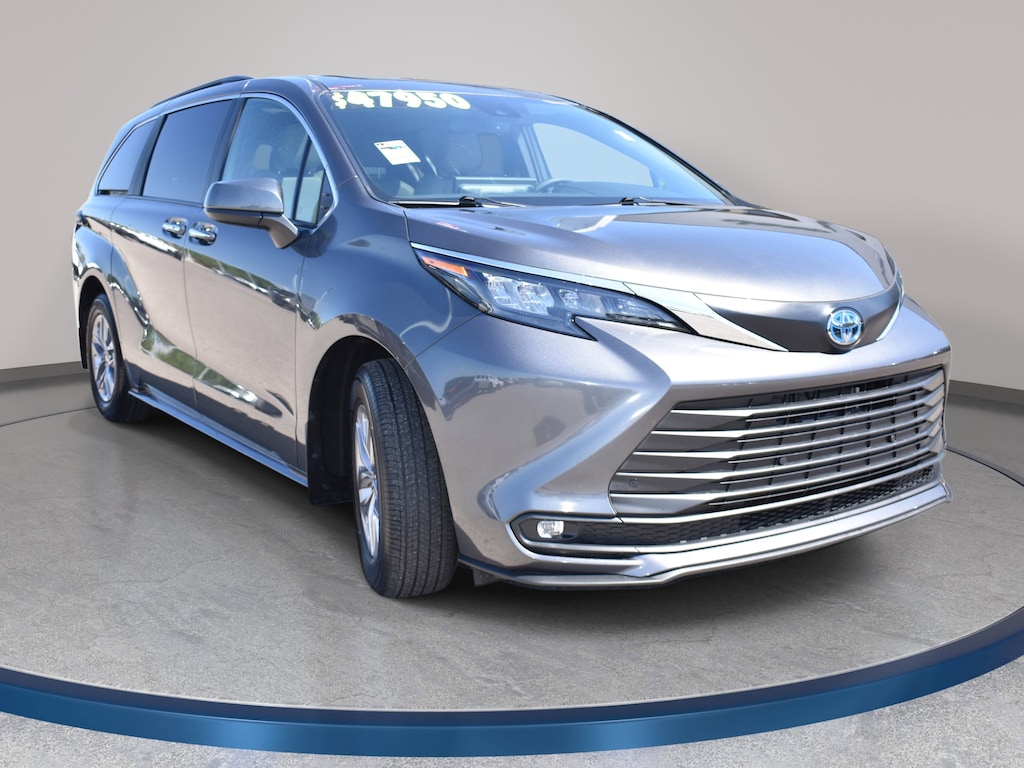 Used 2025 Toyota Sienna XLE 8 Passenger Van Passenger Van