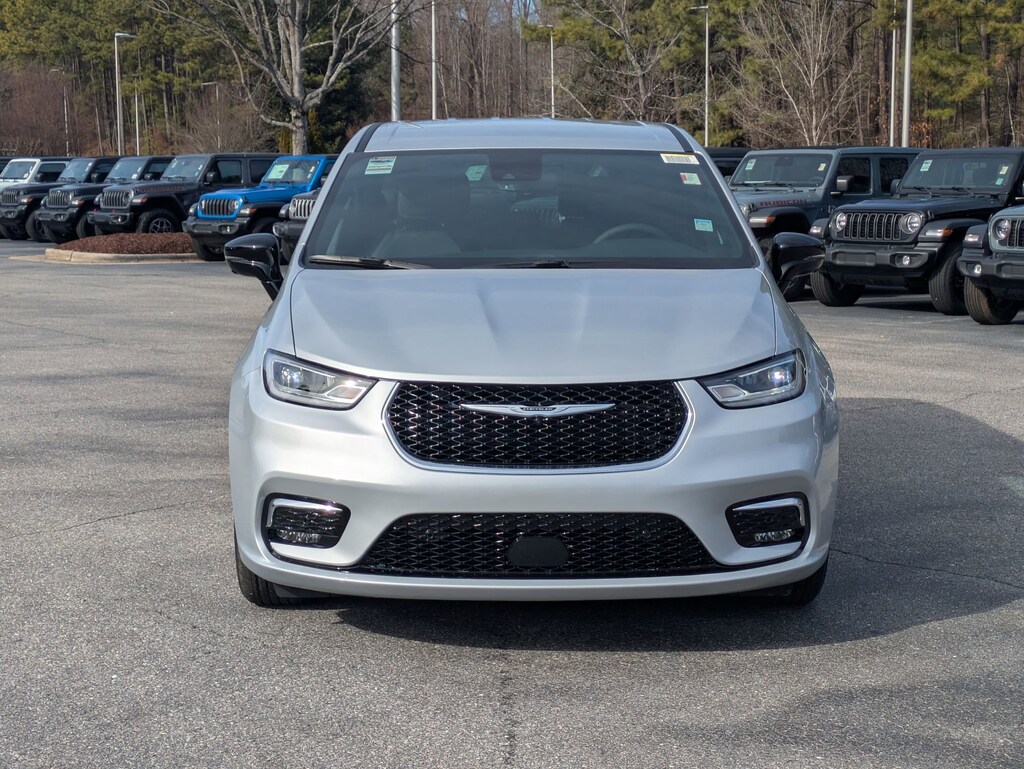 New 2026 Chrysler Pacifica SELECT Passenger Van