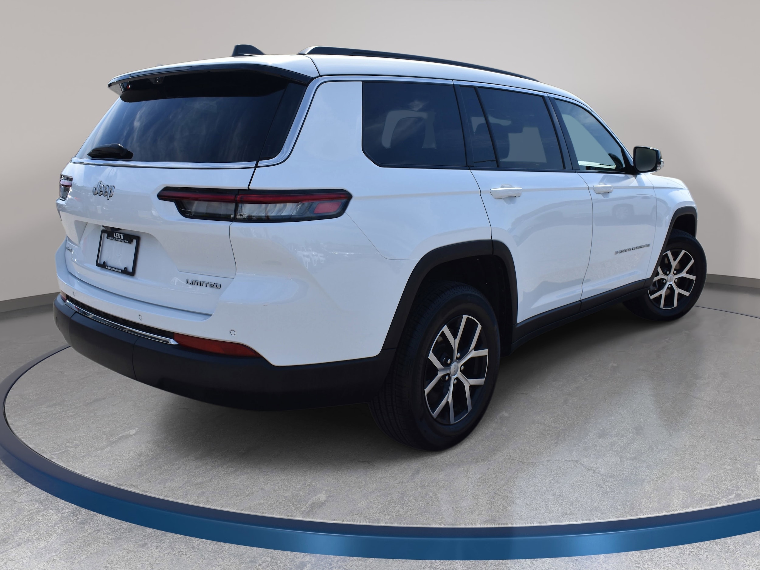 View vehicle photo 6