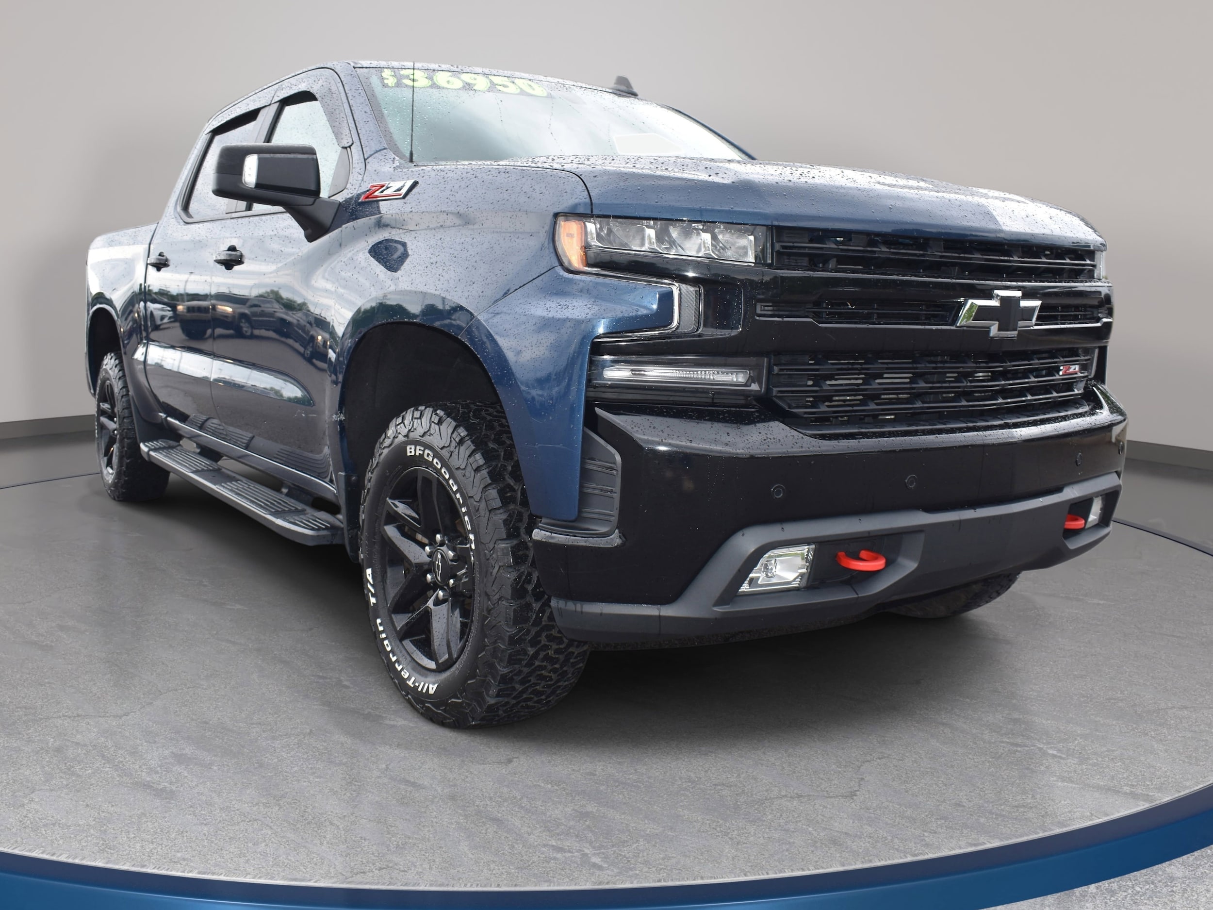 View vehicle photo 4