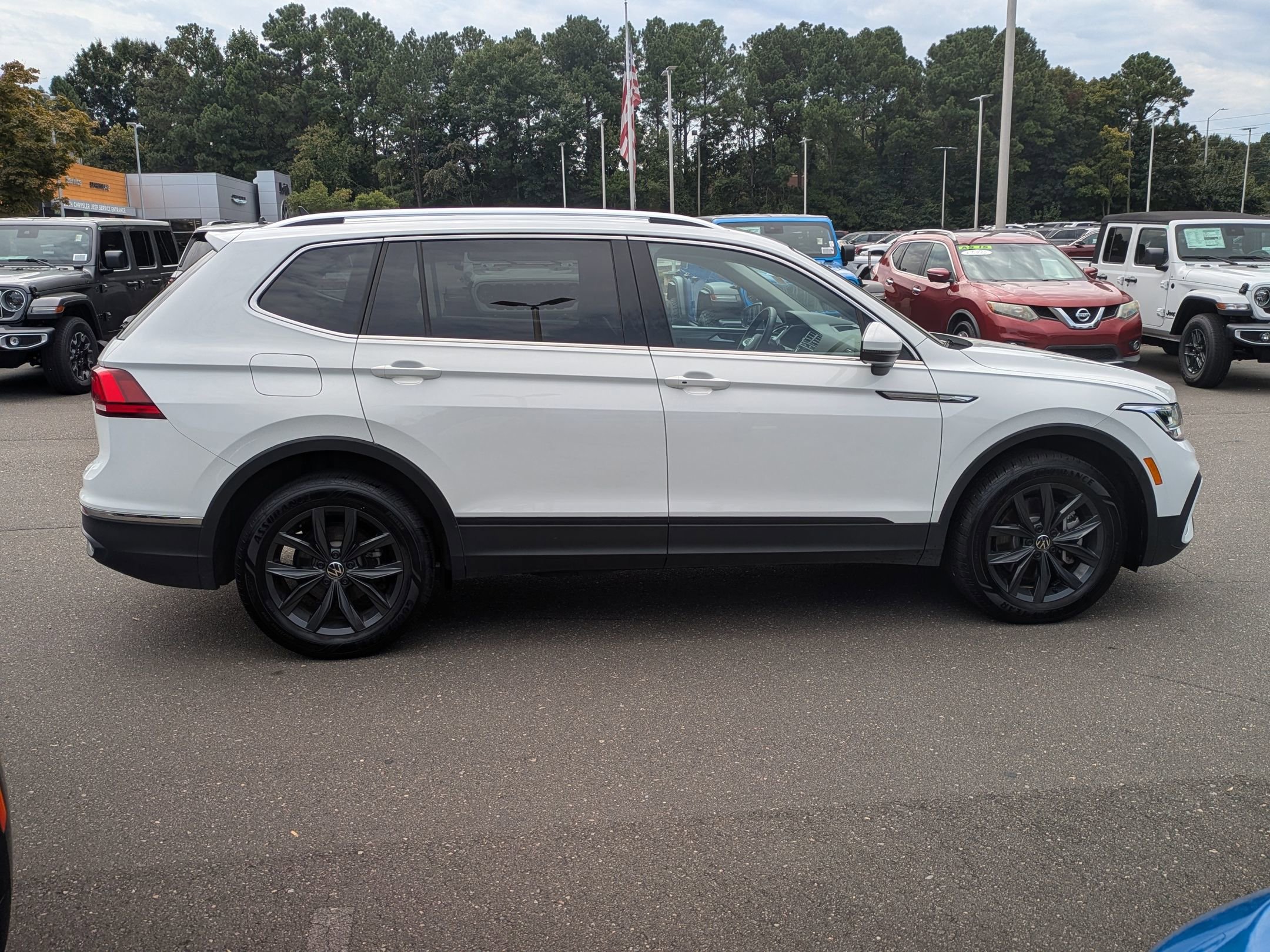 2024 Volkswagen Tiguan SE Wolfsburg Edition photo 3