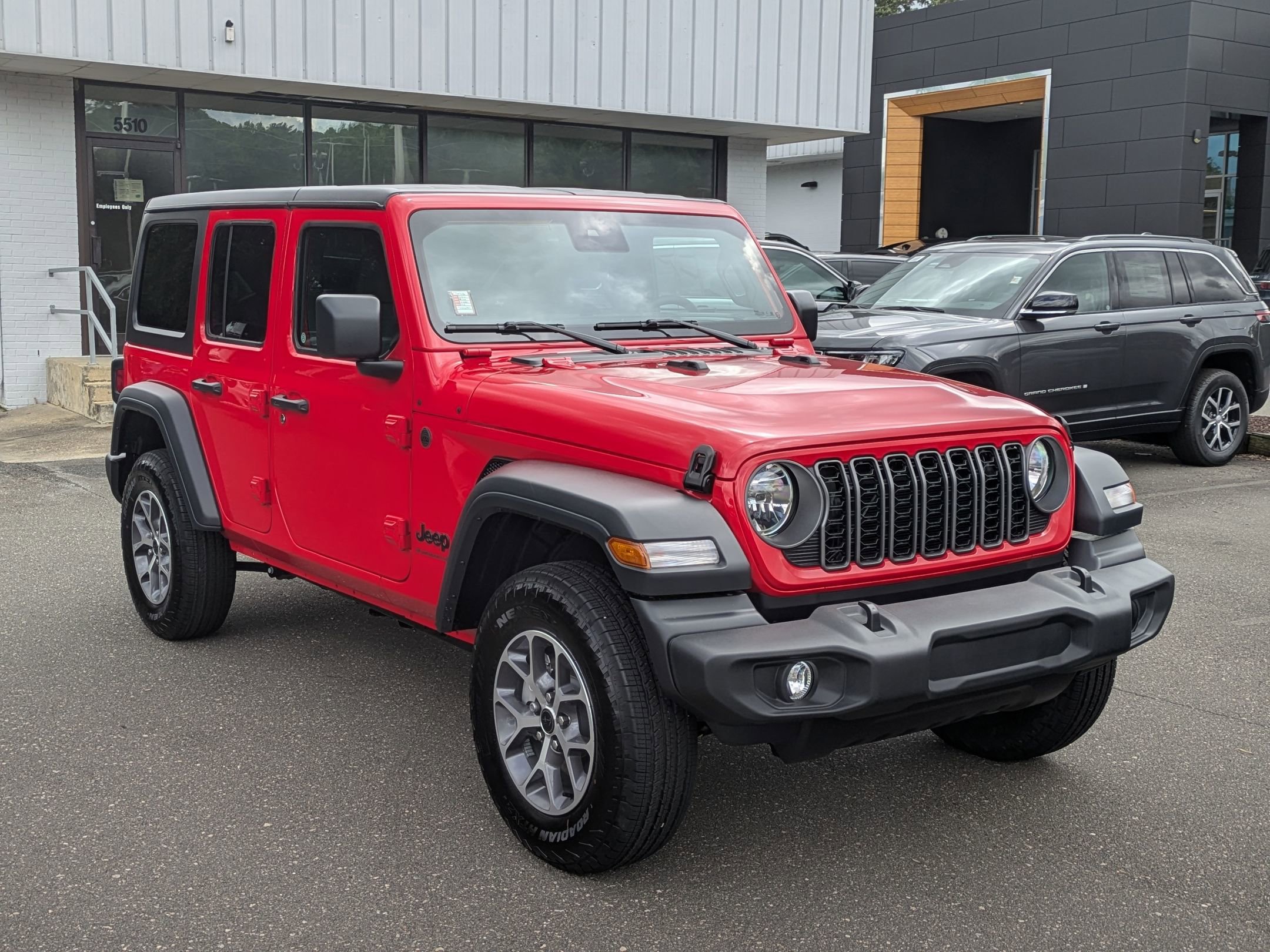 2025 Jeep Wrangler Sport S photo 3