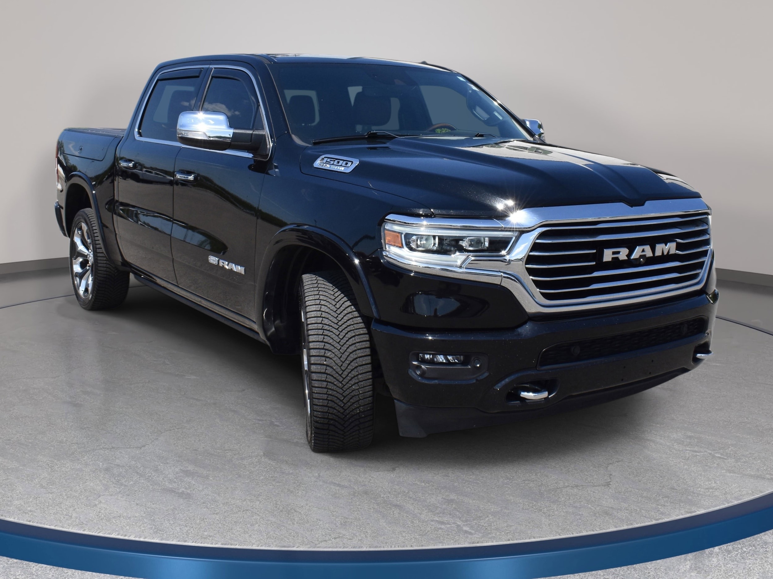 View vehicle photo 5