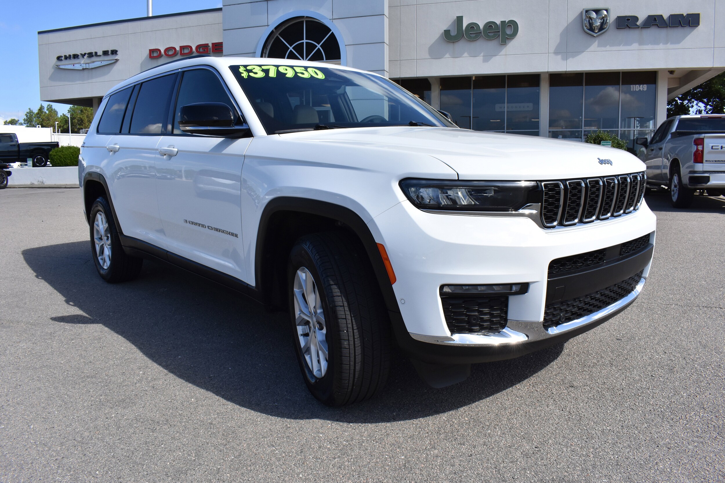 2023 Jeep Grand Cherokee Limited photo 2