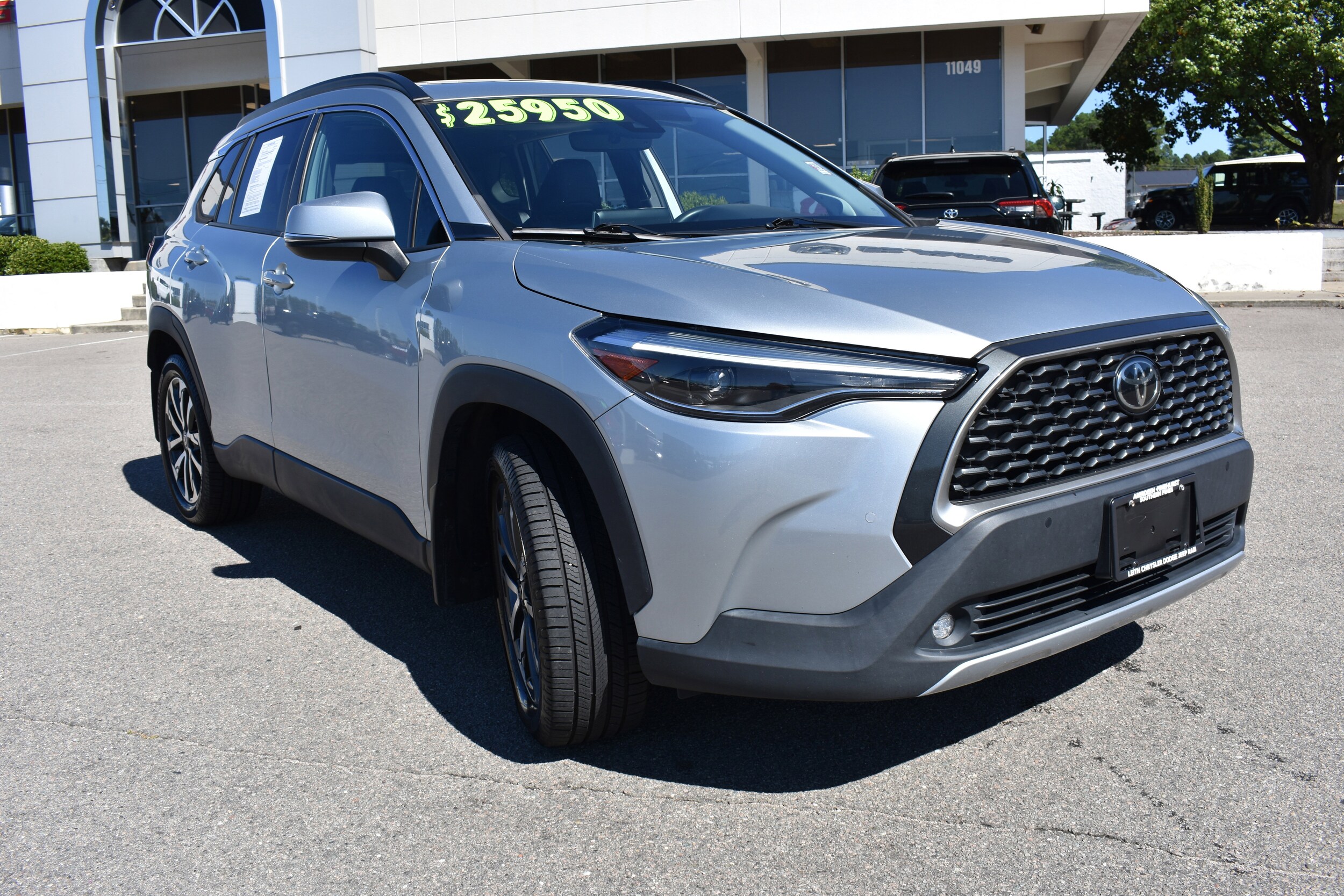 2022 Toyota Corolla Cross XLE photo 2