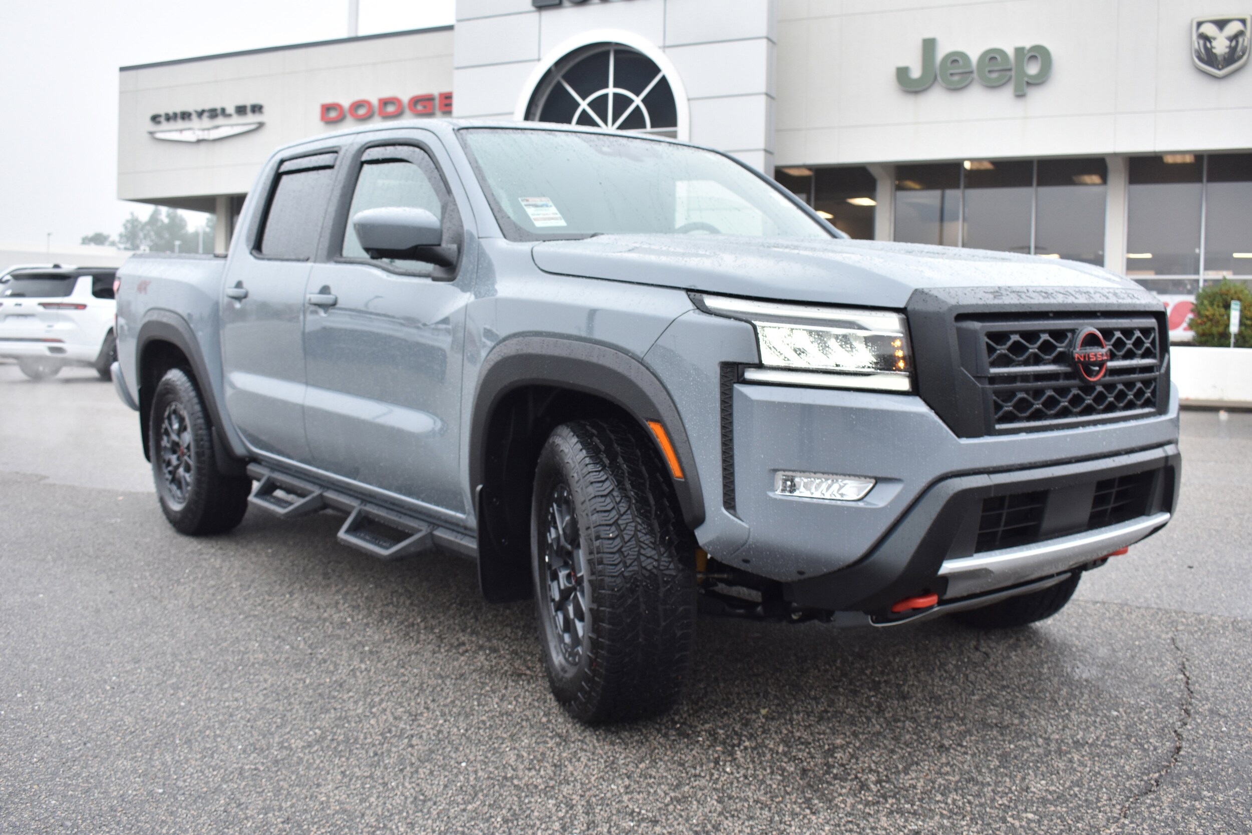 2023 Nissan Frontier PRO-4X photo 2