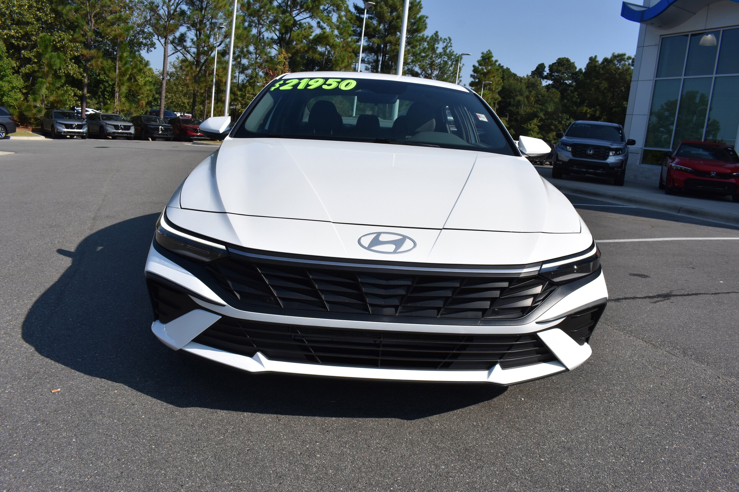 2024 Hyundai Elantra SEL photo 3