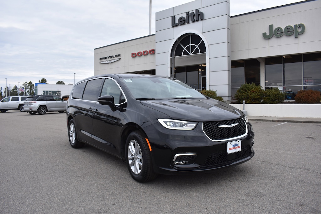 New 2026 Chrysler Pacifica SELECT Passenger Van