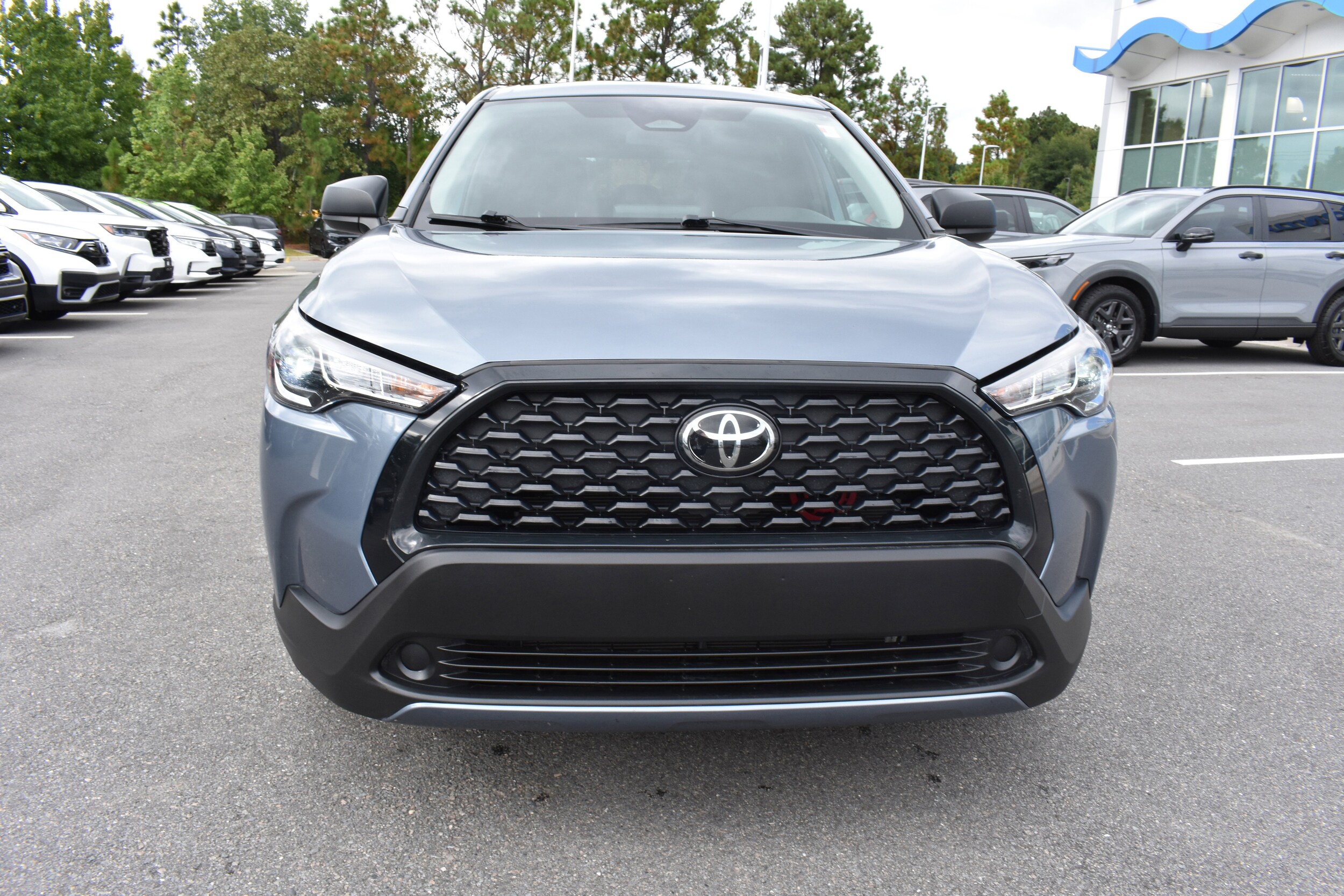 2024 Toyota Corolla Cross L photo 2