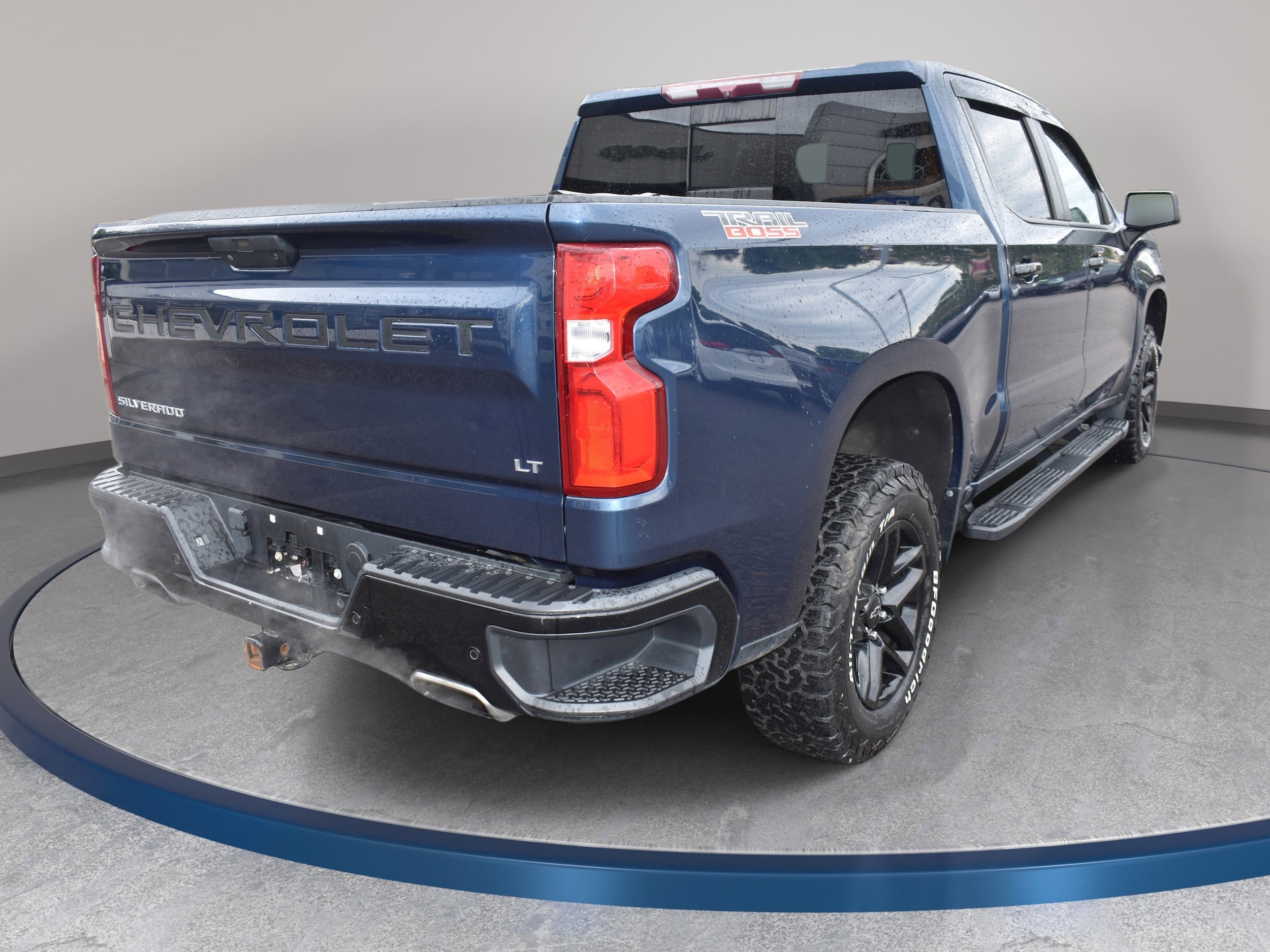 View vehicle photo 6