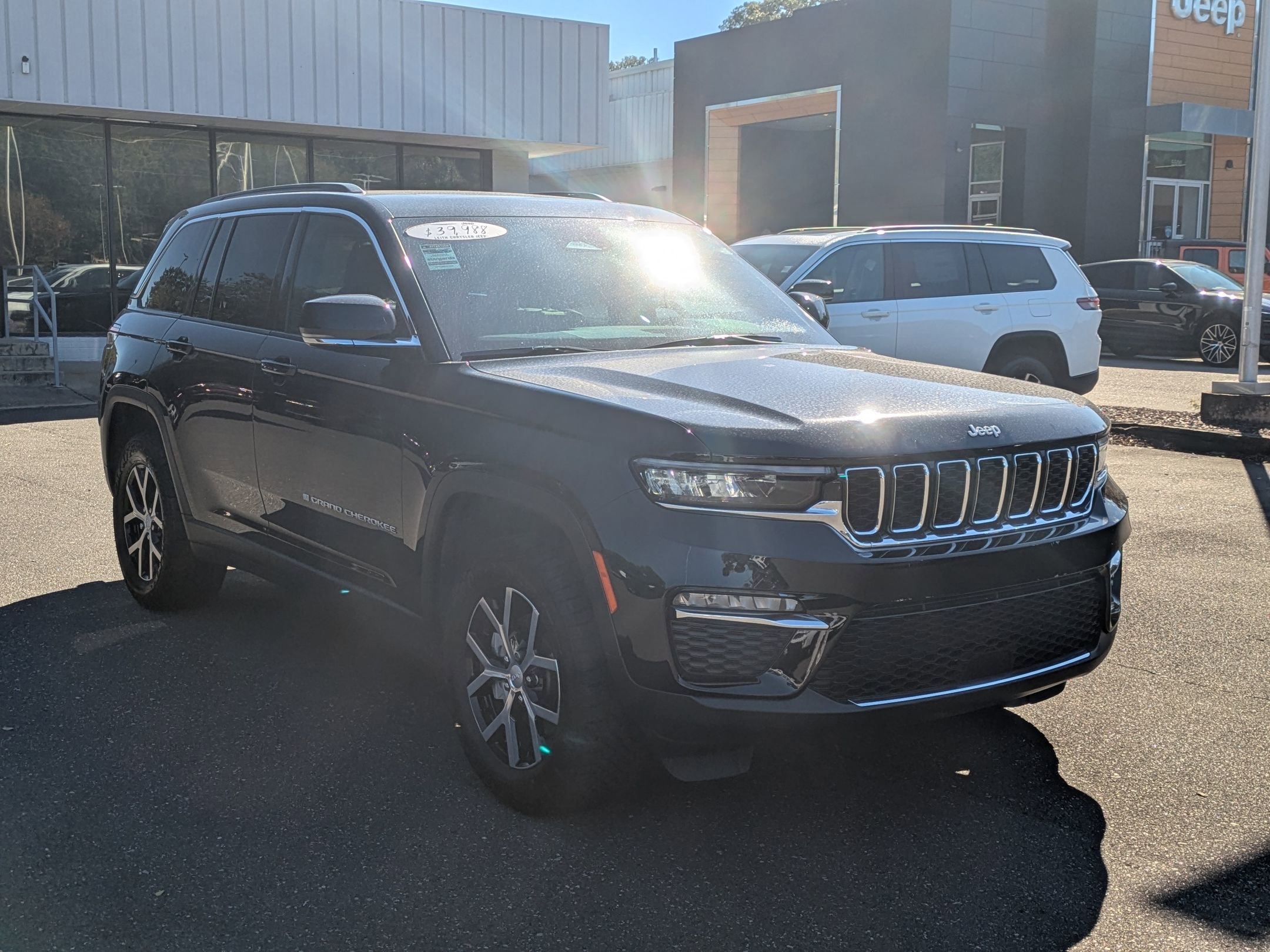 2025 Jeep Grand Cherokee Limited photo 3