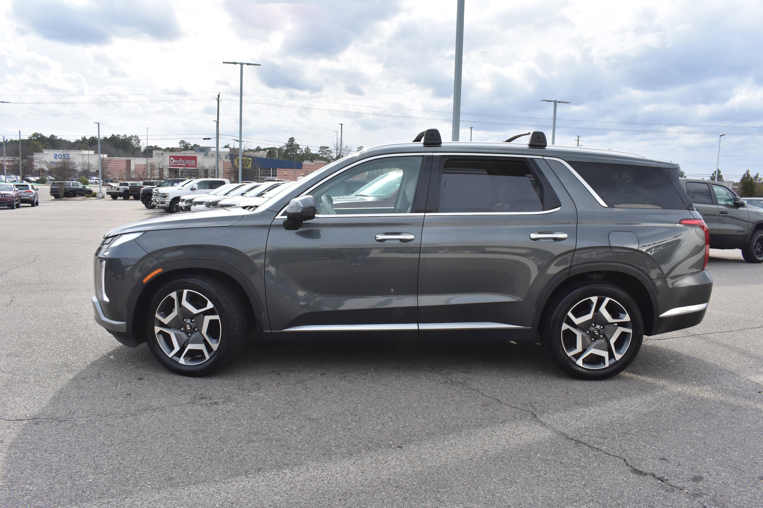 View vehicle photo 6