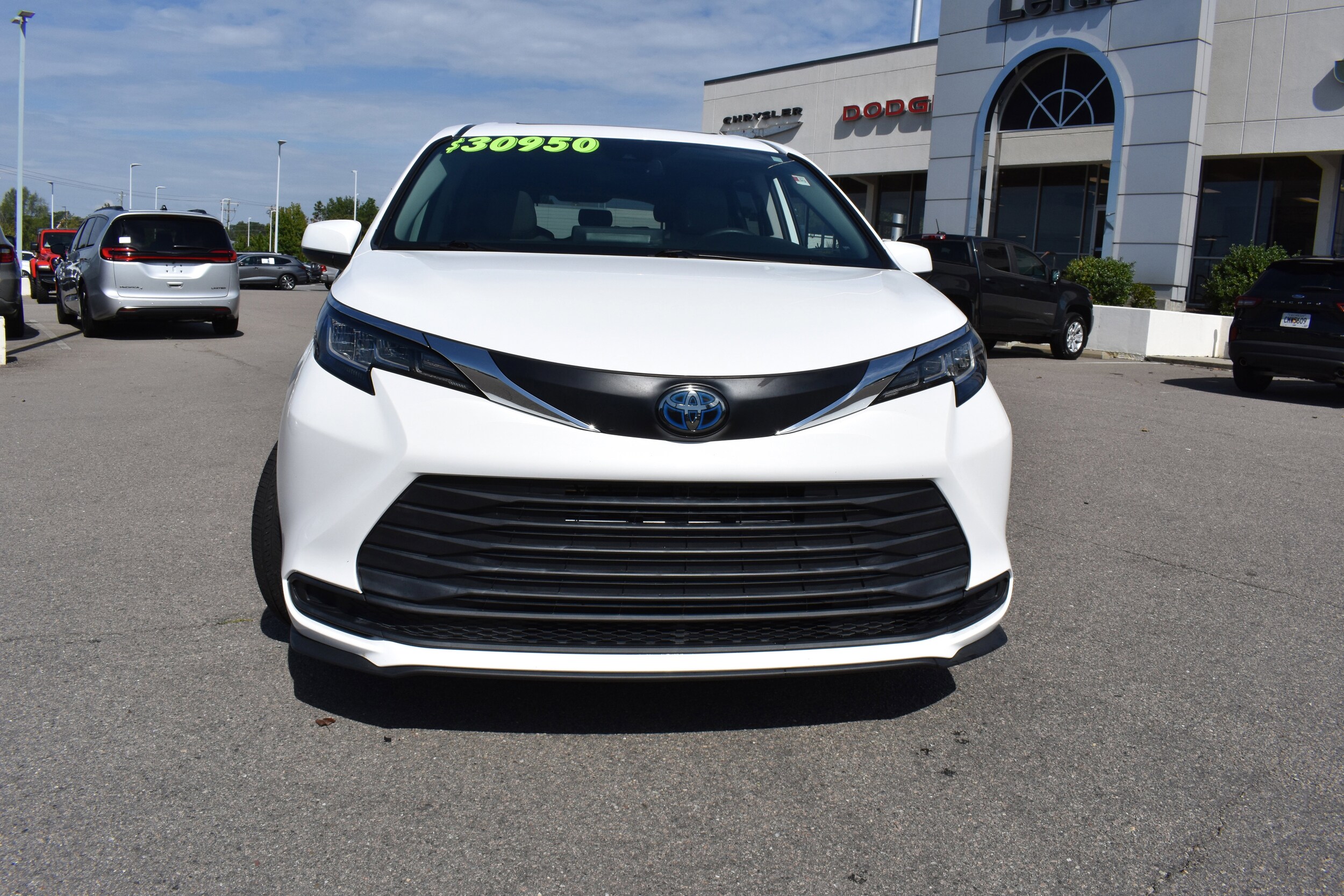 2021 Toyota Sienna LE photo 3