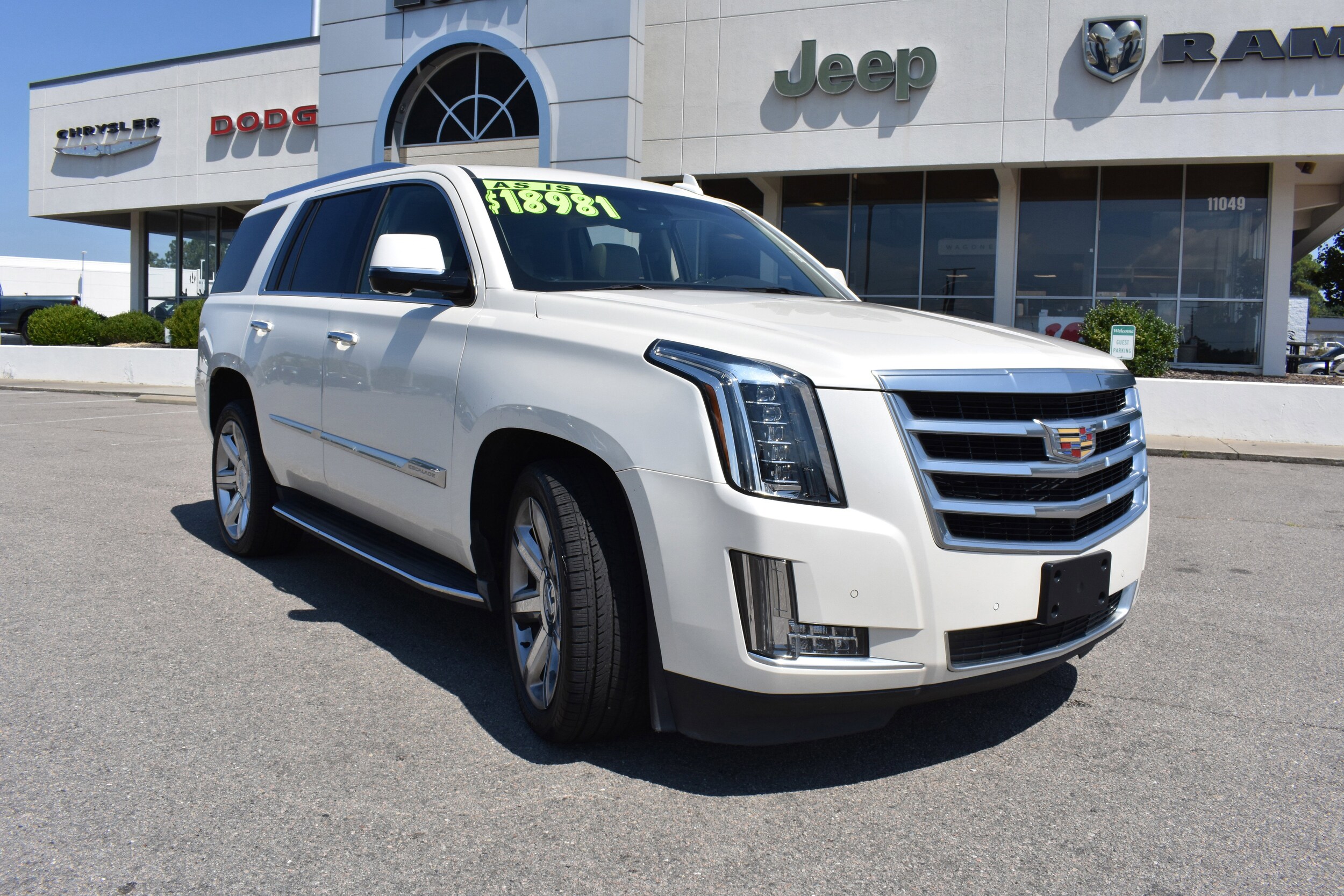 2015 Cadillac Escalade Luxury photo 2