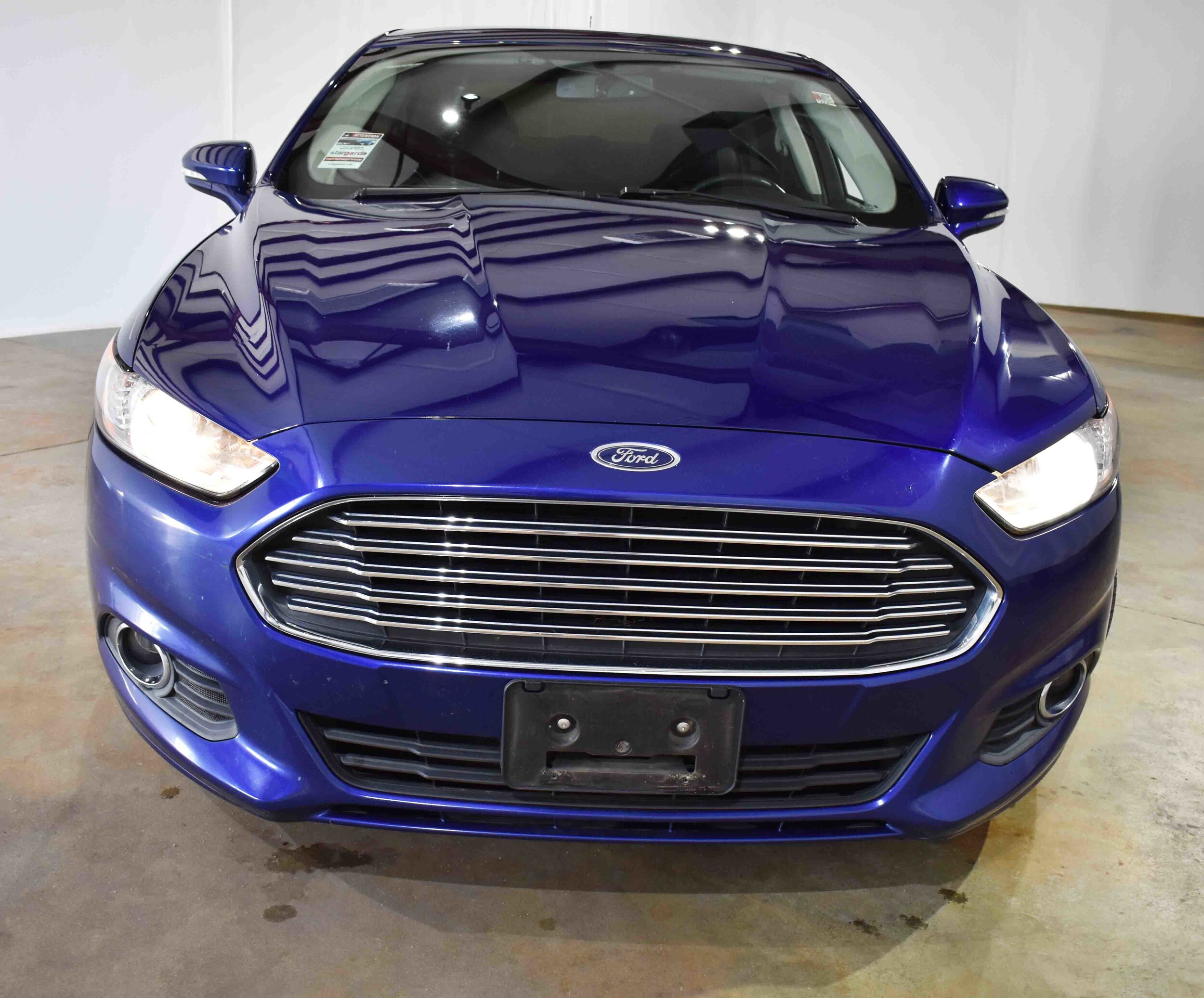 2016 Ford Fusion SE photo 2