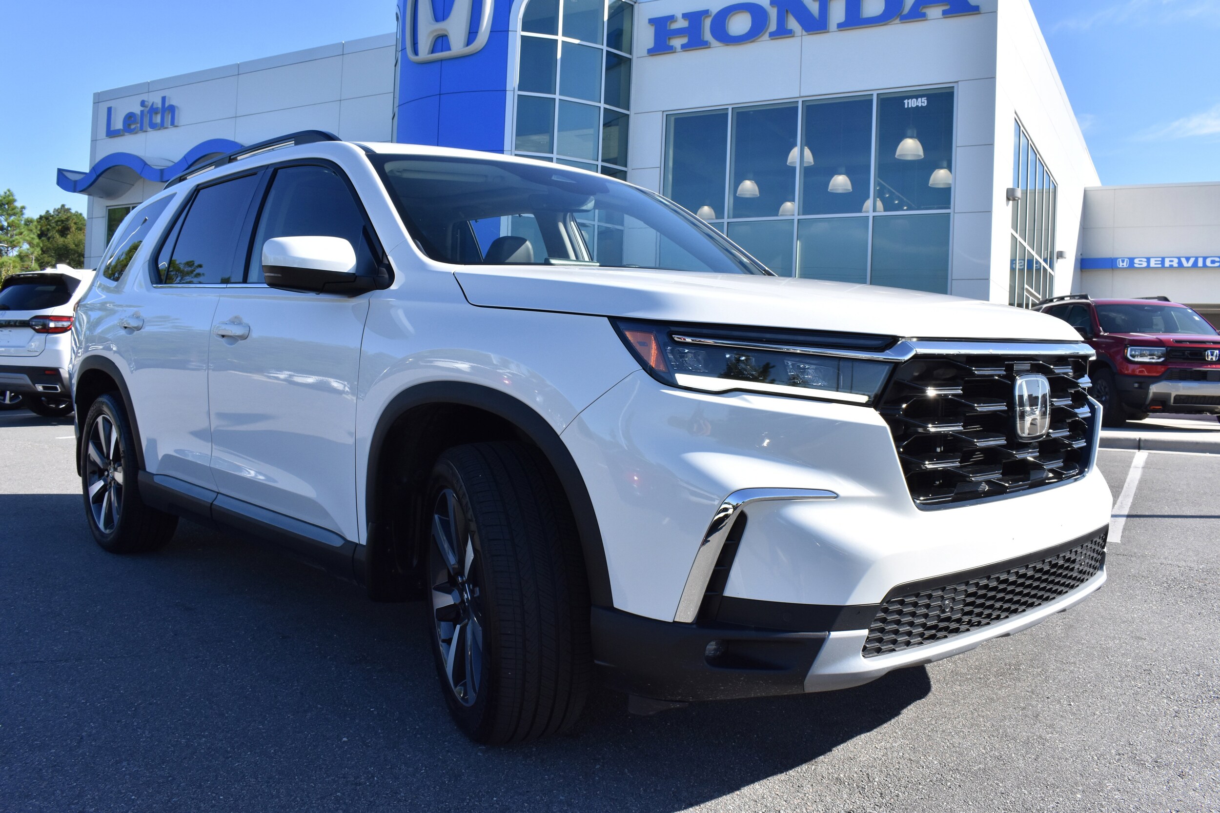 2025 Honda Pilot Touring photo 2