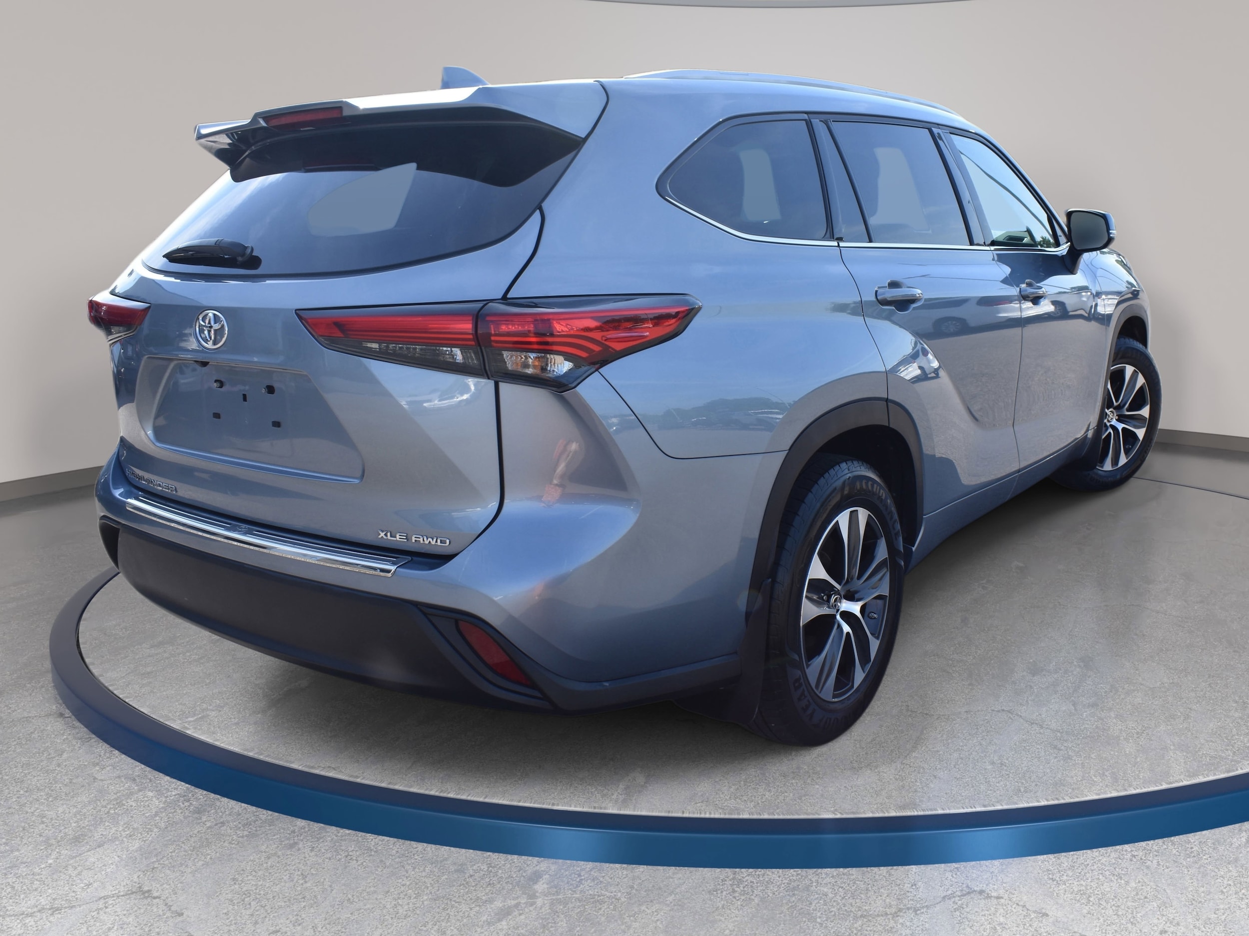 View vehicle photo 7