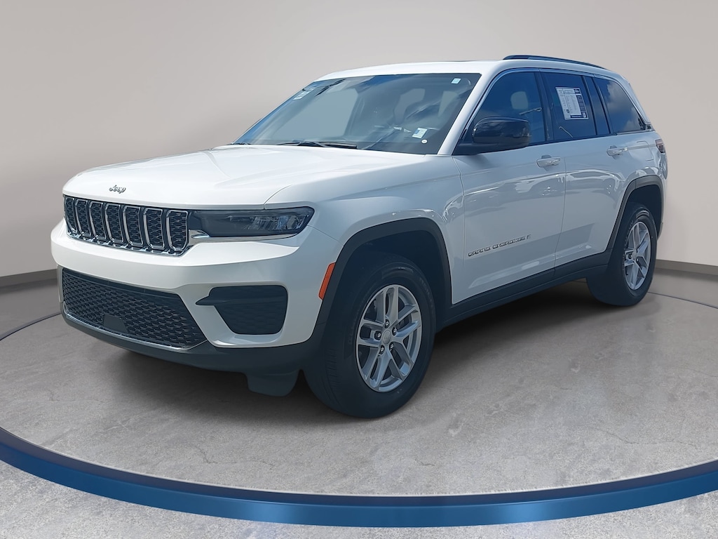 Used 2024 Jeep Grand Cherokee Laredo SUV