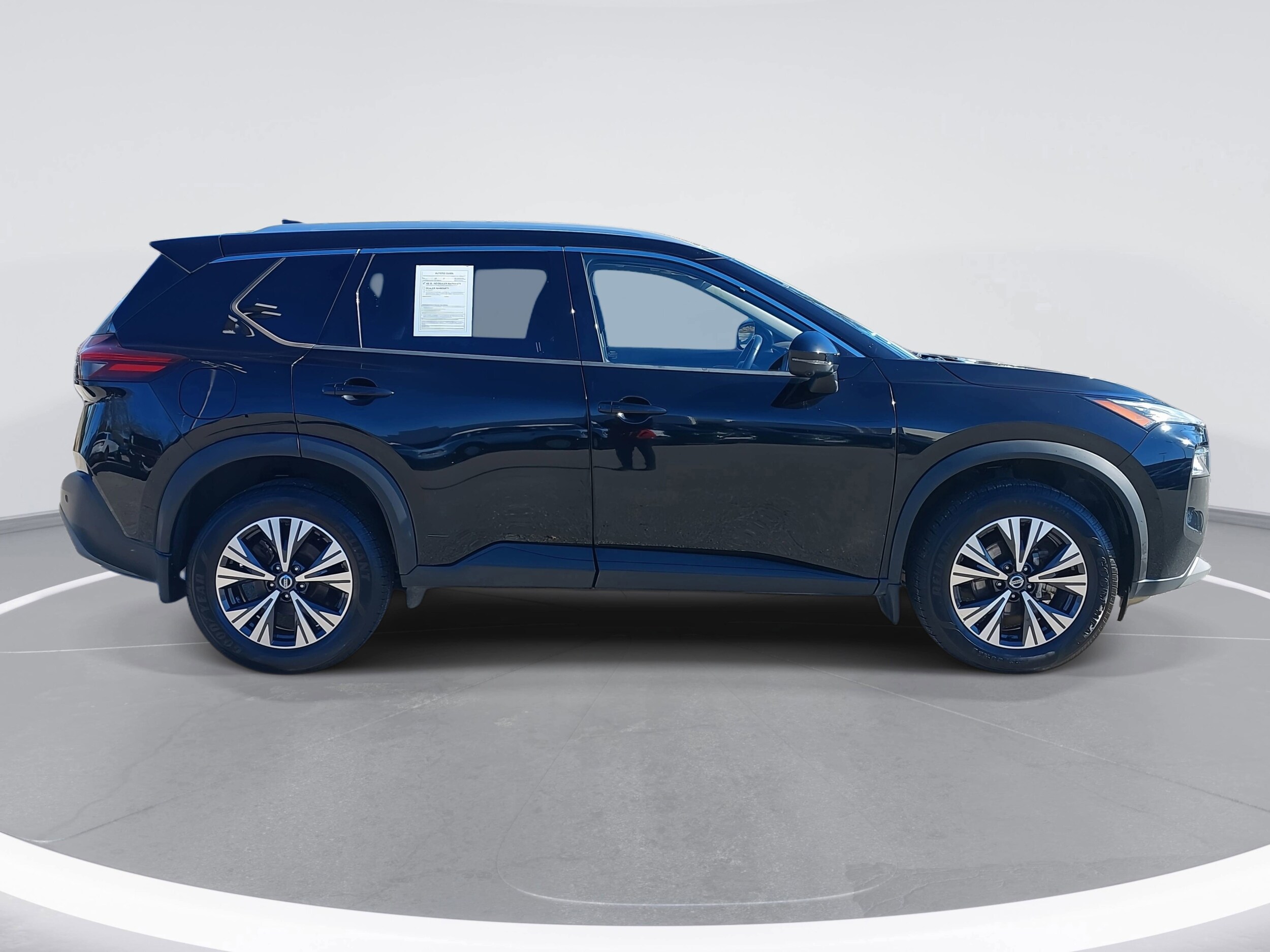 2021 Nissan Rogue SV photo 4