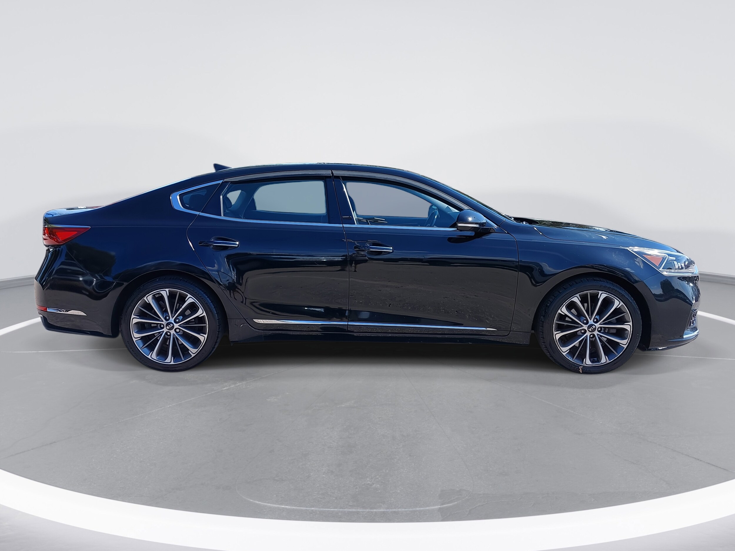 2017 Kia Cadenza Technology photo 4