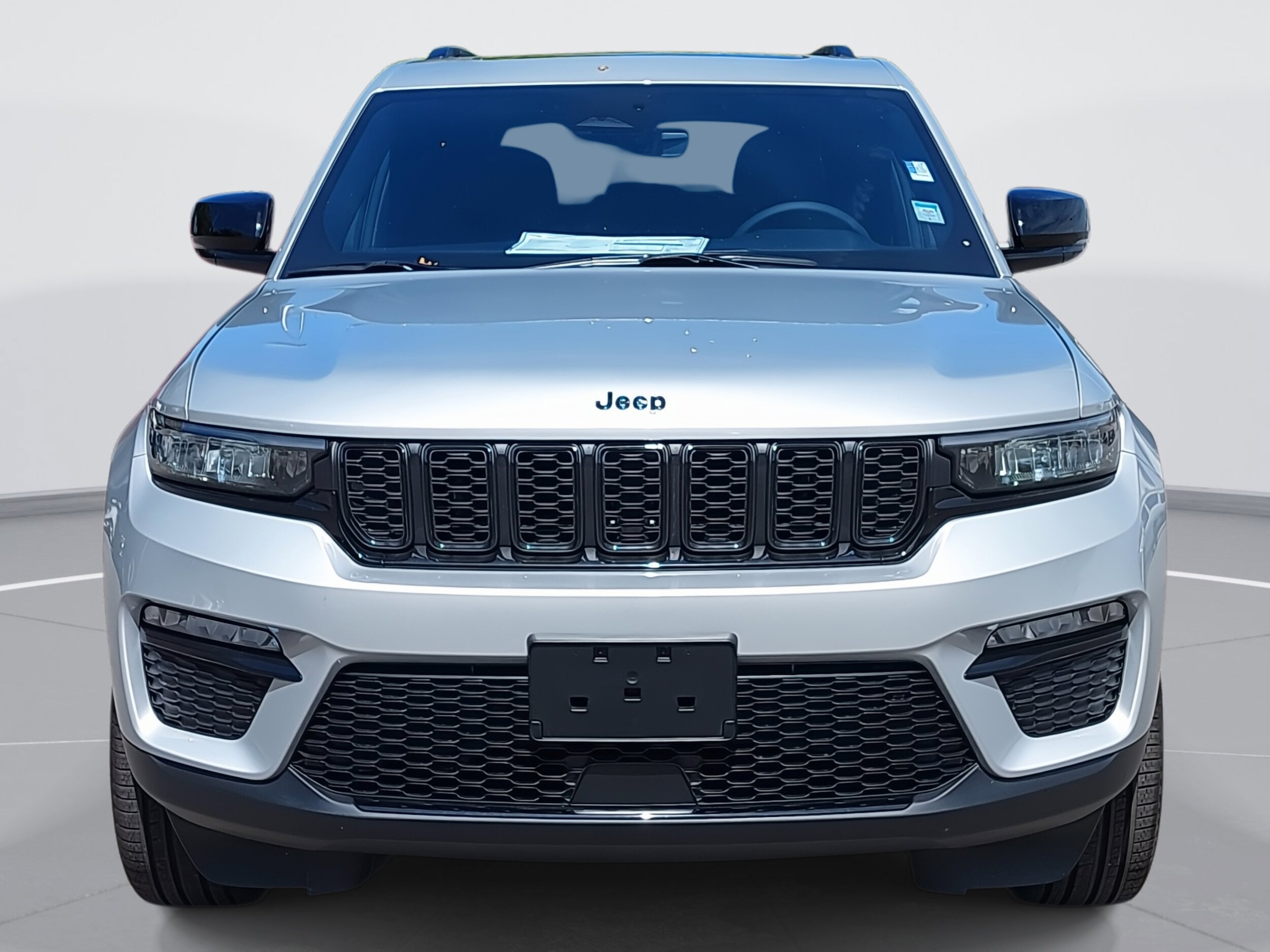 2025 Jeep Grand Cherokee Limited photo 2