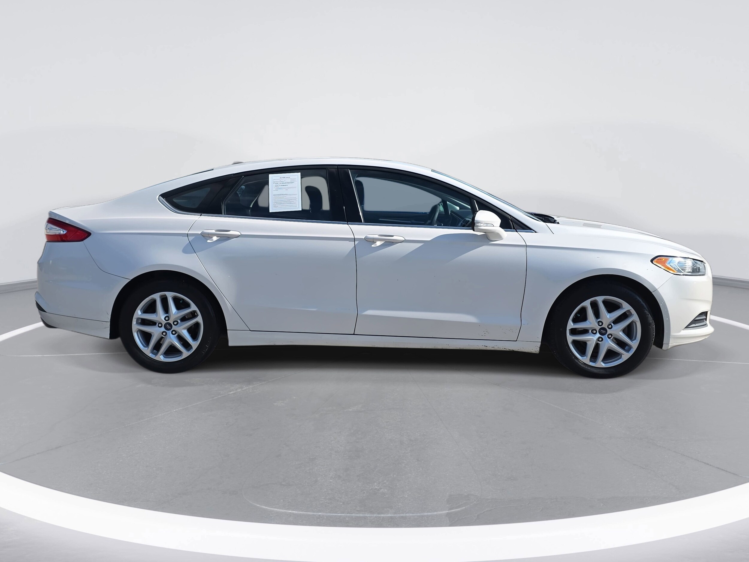 2013 Ford Fusion SE photo 2