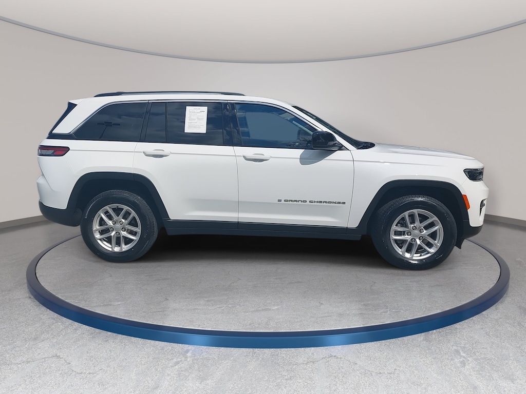 Used 2024 Jeep Grand Cherokee Laredo SUV