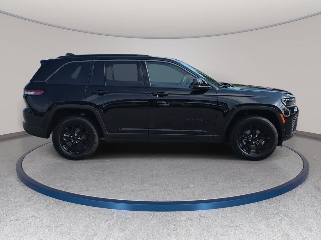 Used 2026 Jeep Grand Cherokee Laredo SUV