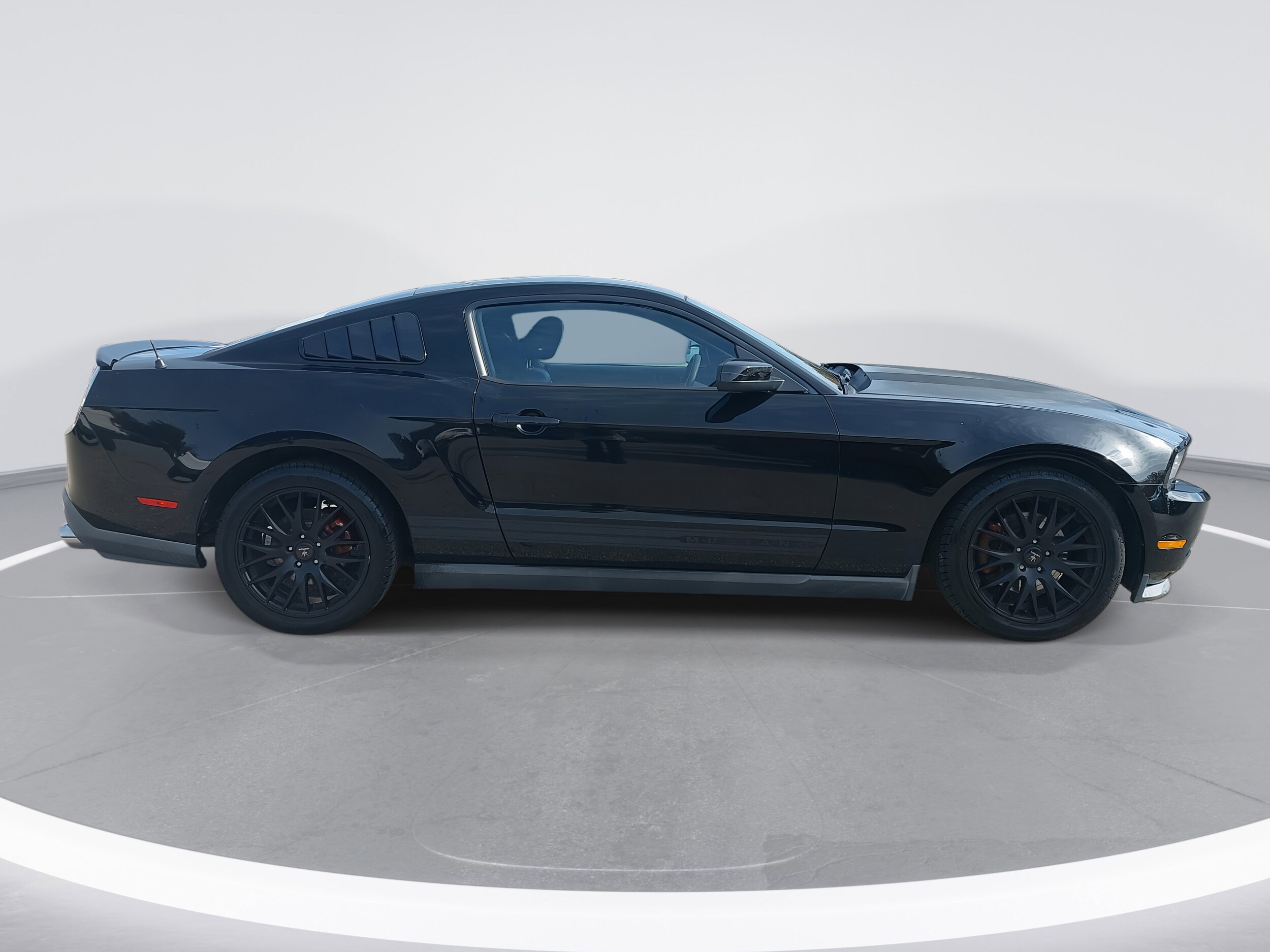 2011 Ford Mustang V6 photo 4