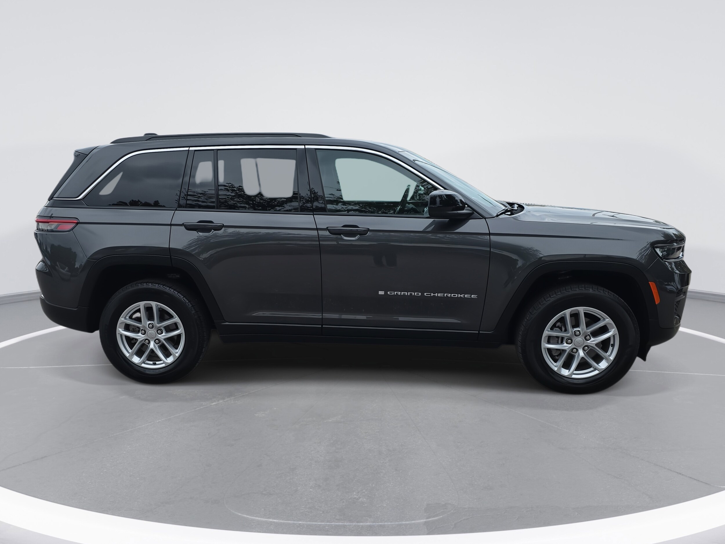 2025 Jeep Grand Cherokee Laredo X photo 4