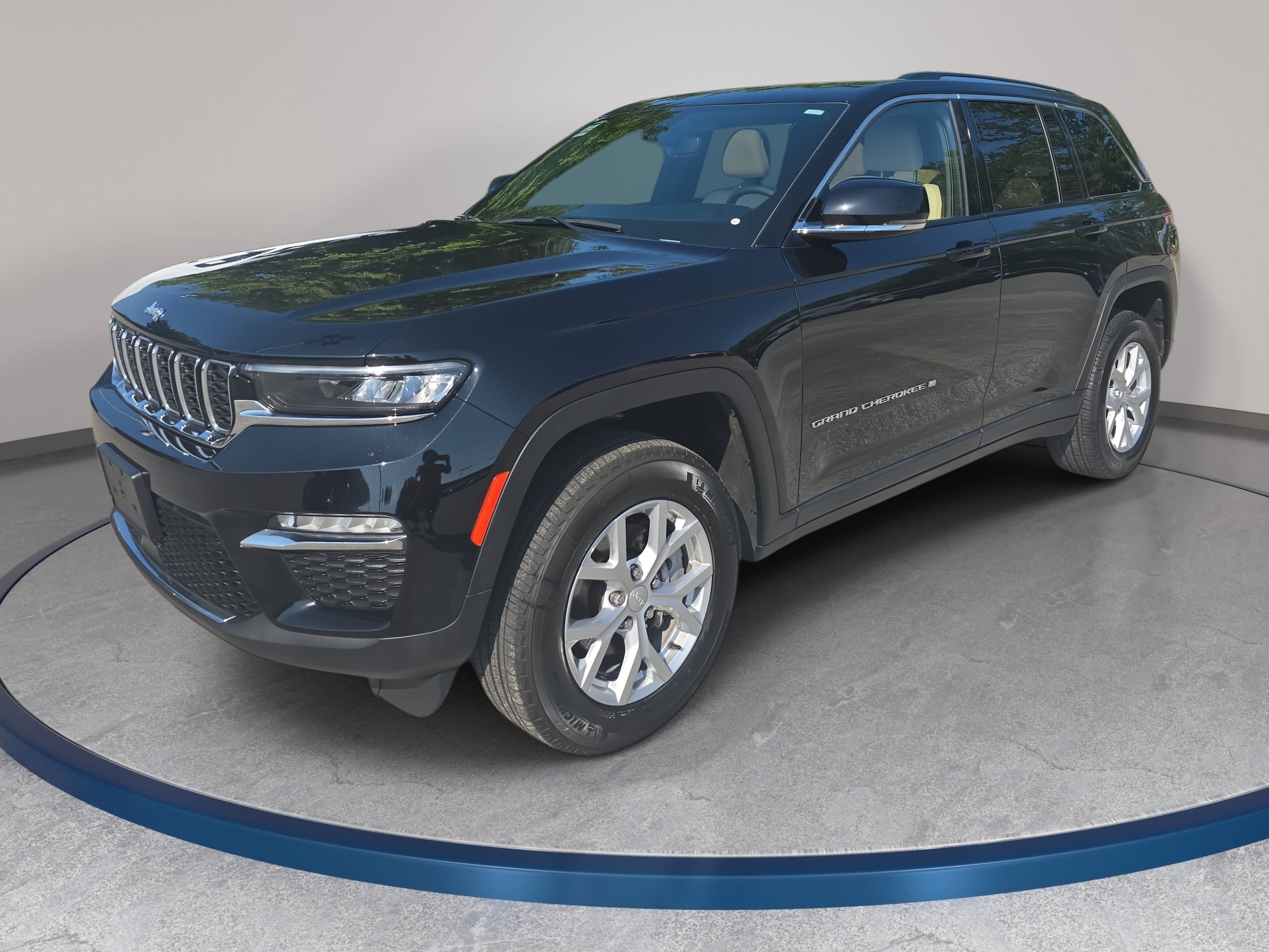 Diamond Black Crystal Pearlcoat 2023 Jeep Grand Cherokee SUV / Crossover Four-Wheel Drive Automatic