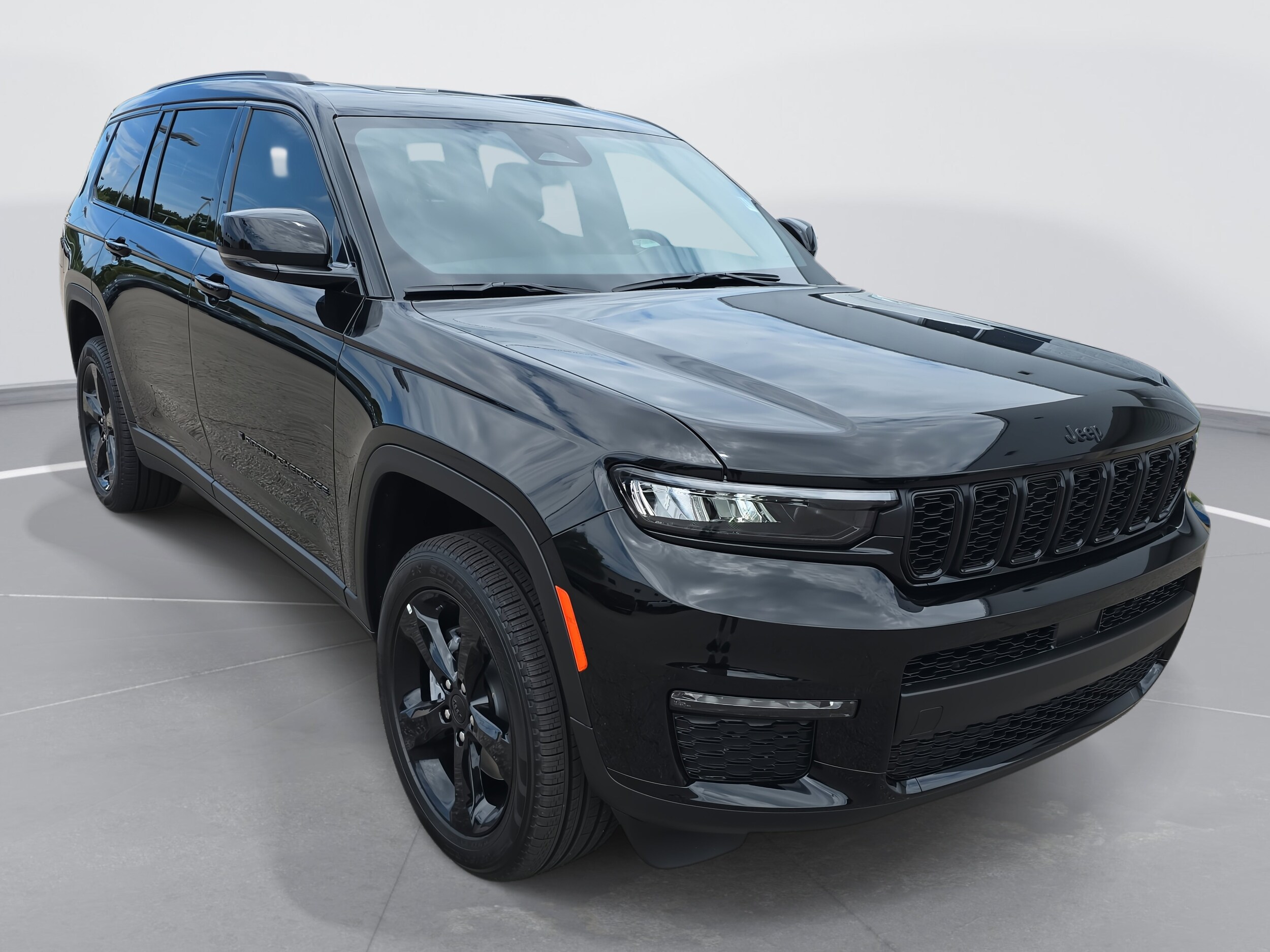 2025 Jeep Grand Cherokee L photo 3